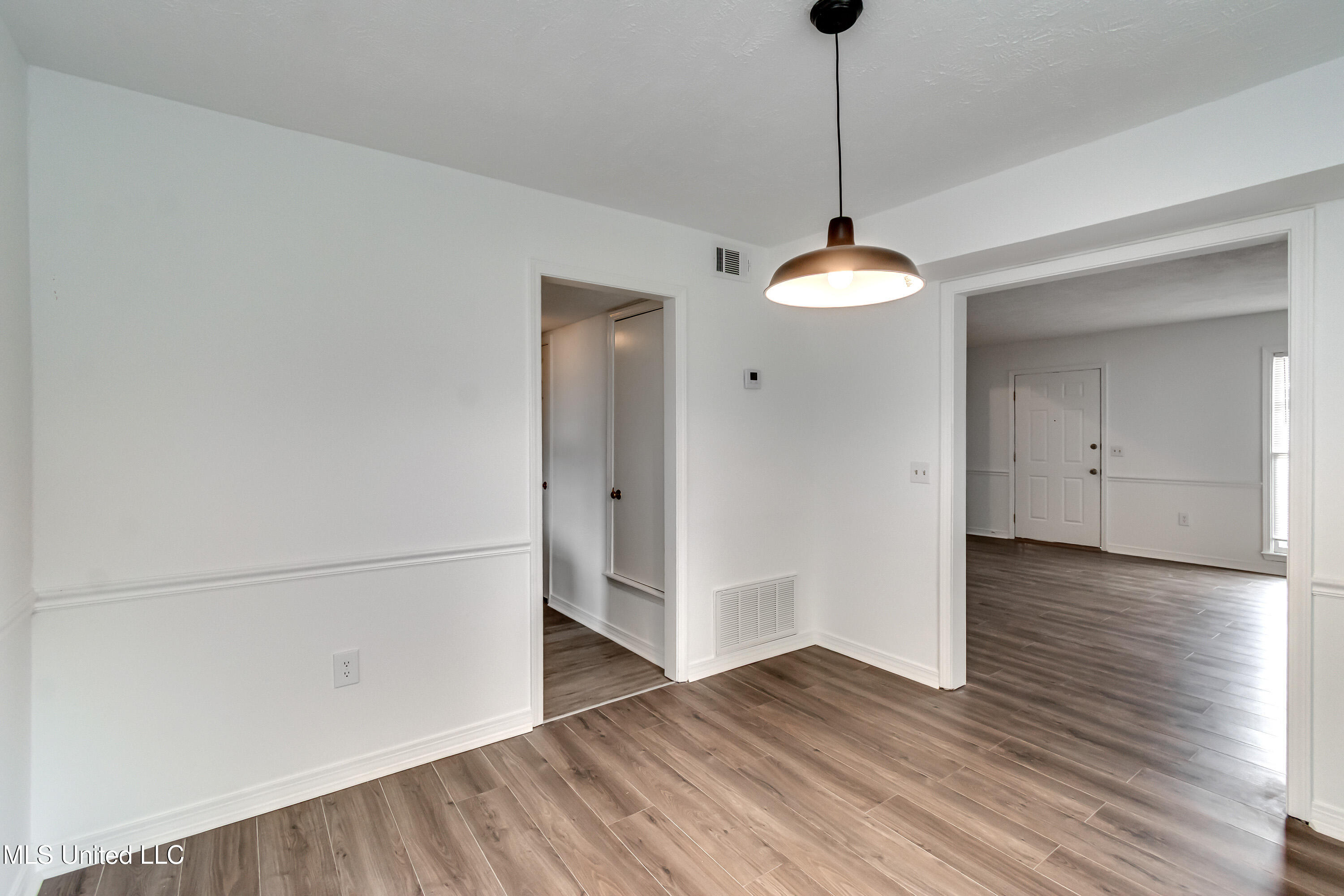 735 Wicklow Place Property Photo 14