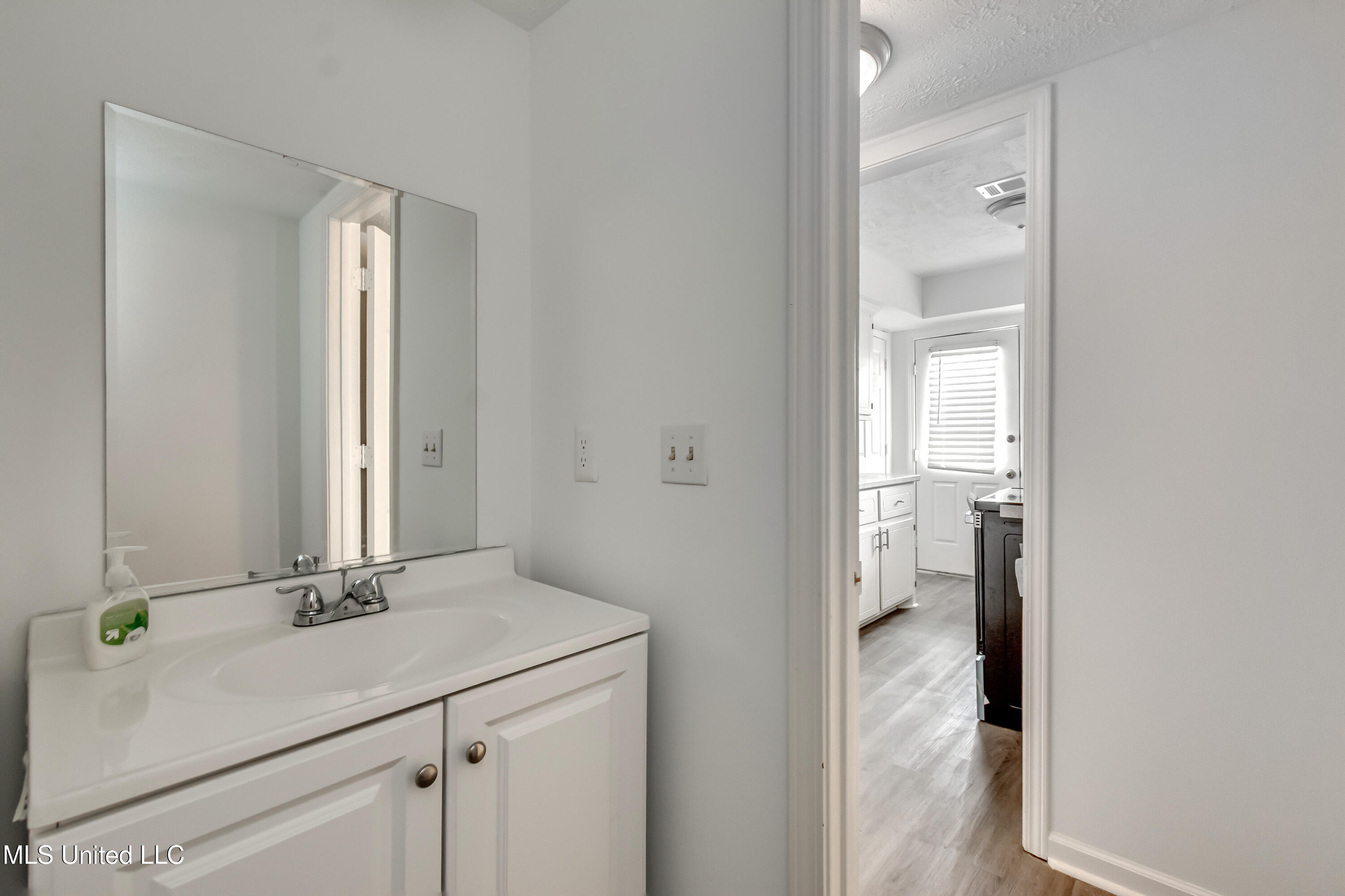 735 Wicklow Place Property Photo 15