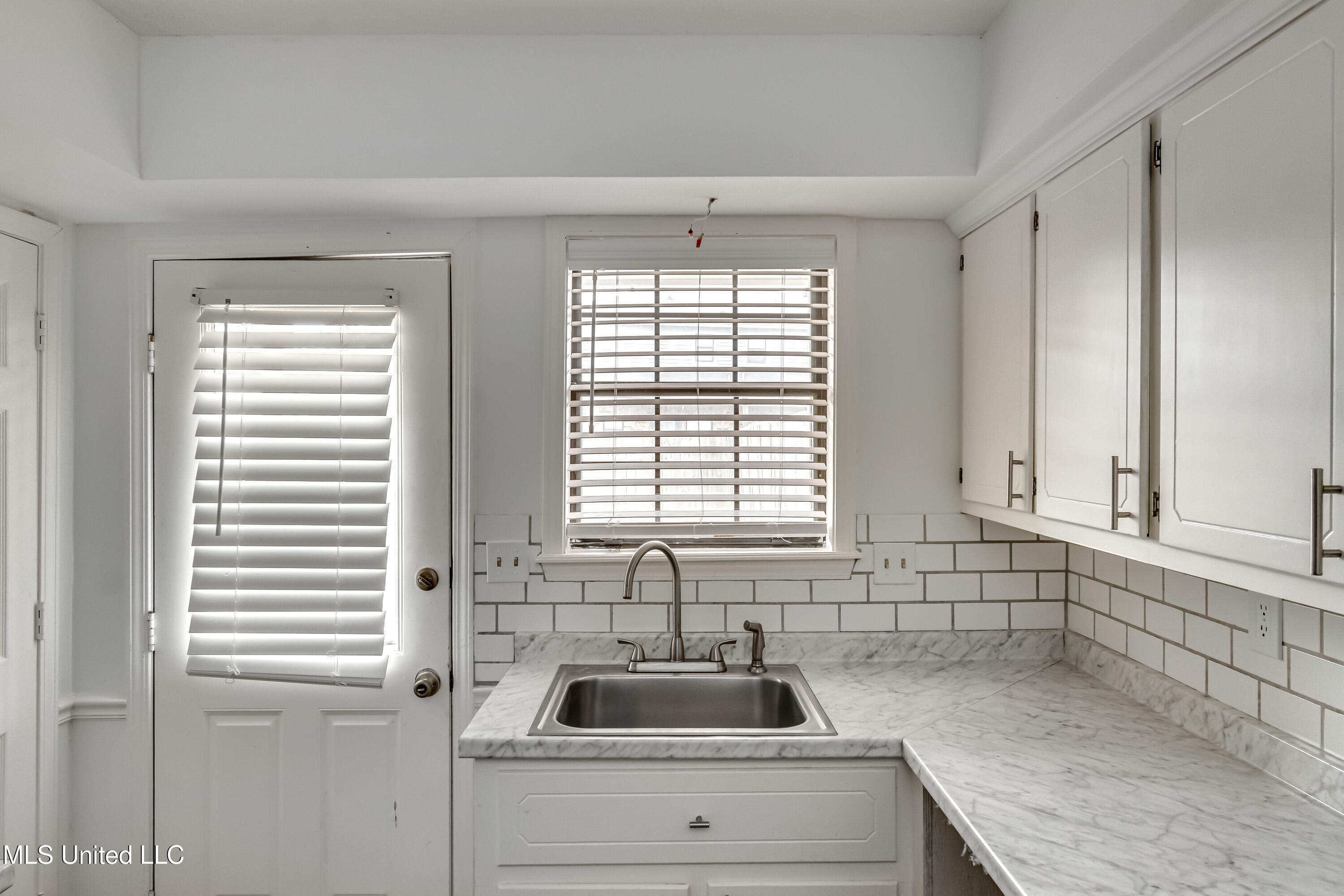 735 Wicklow Place Property Photo 18