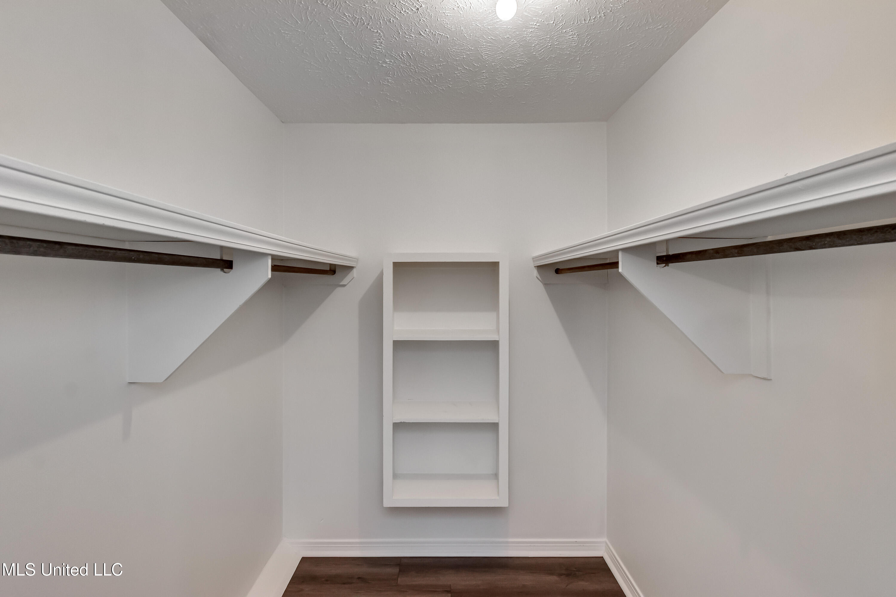 735 Wicklow Place Property Photo 29