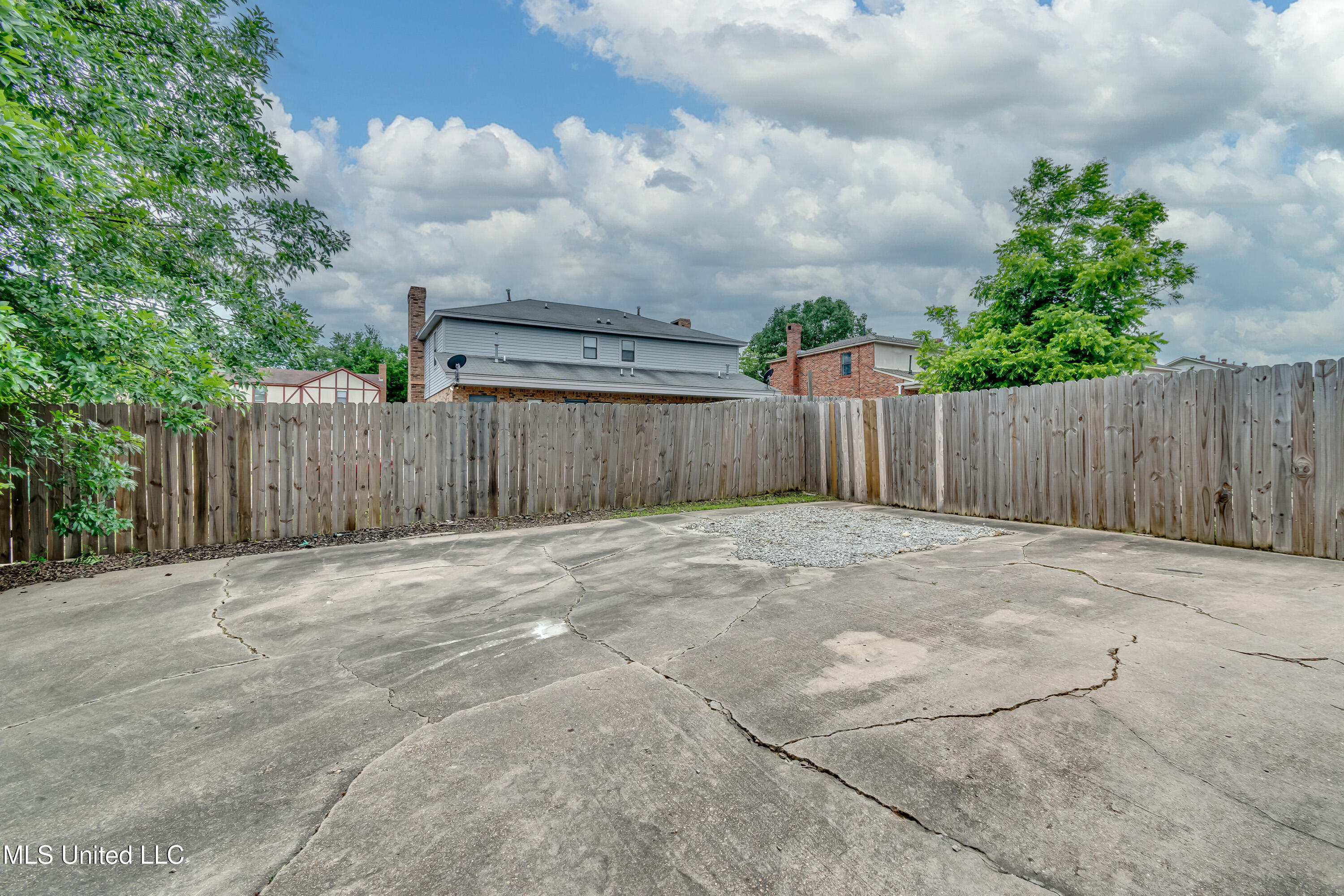 735 Wicklow Place Property Photo 33