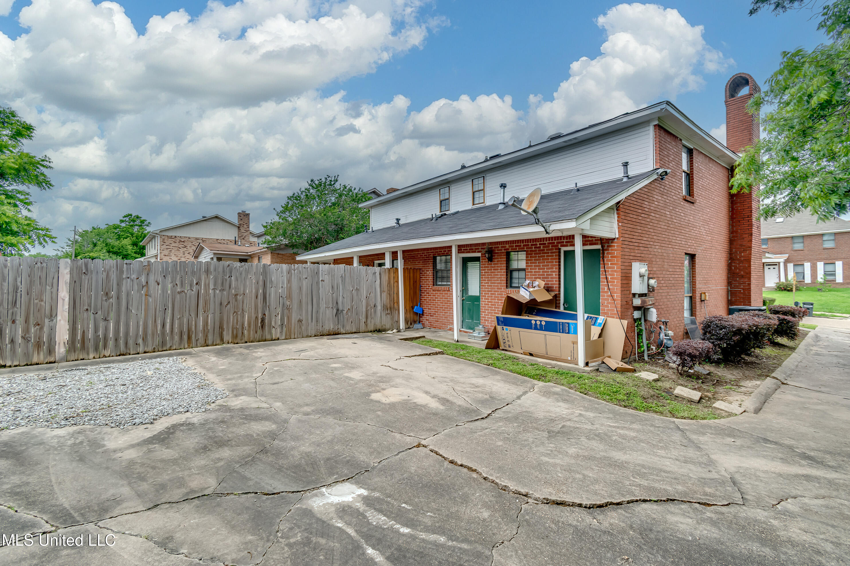 735 Wicklow Place Property Photo 34