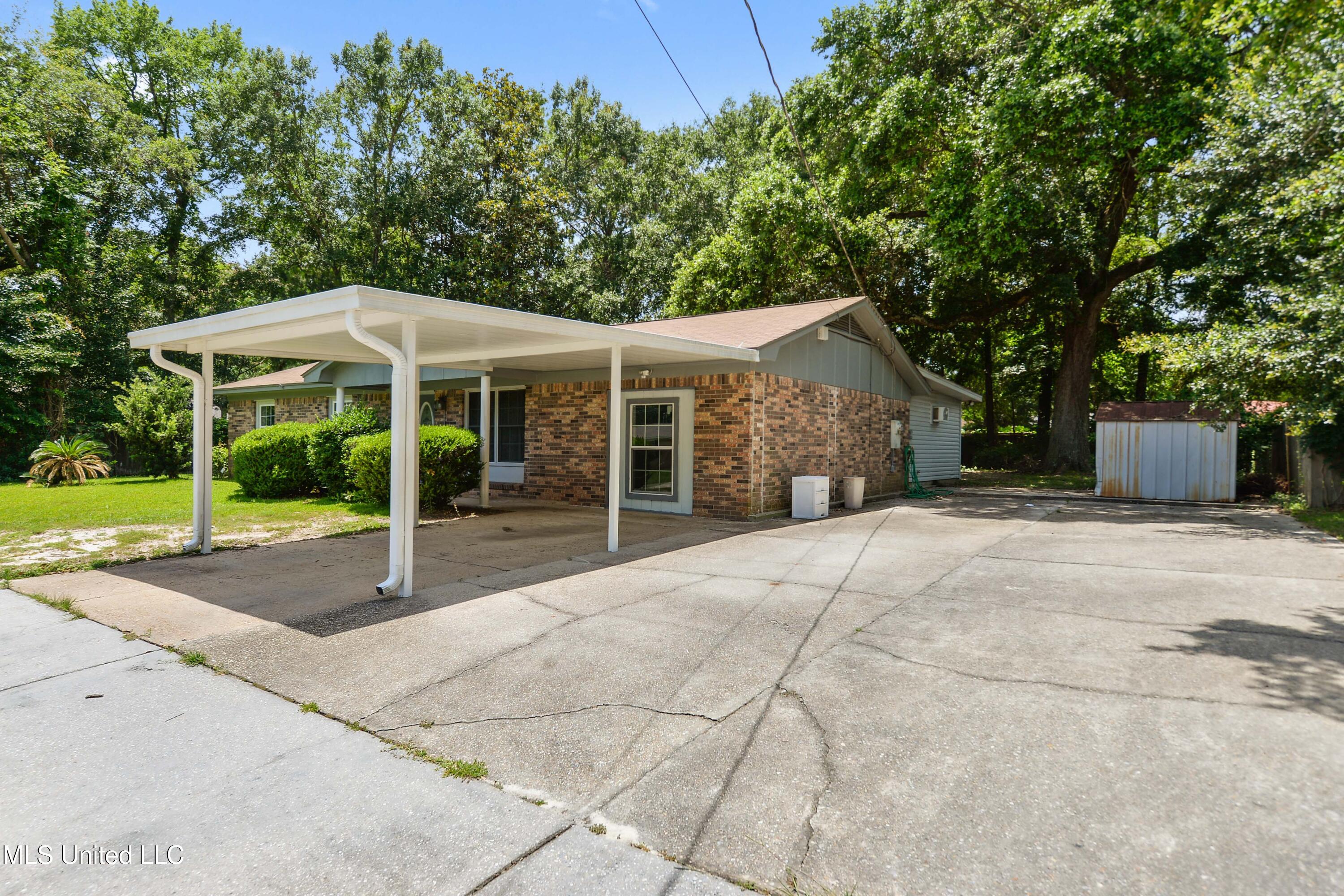 109 Evergreen Drive Property Photo 1