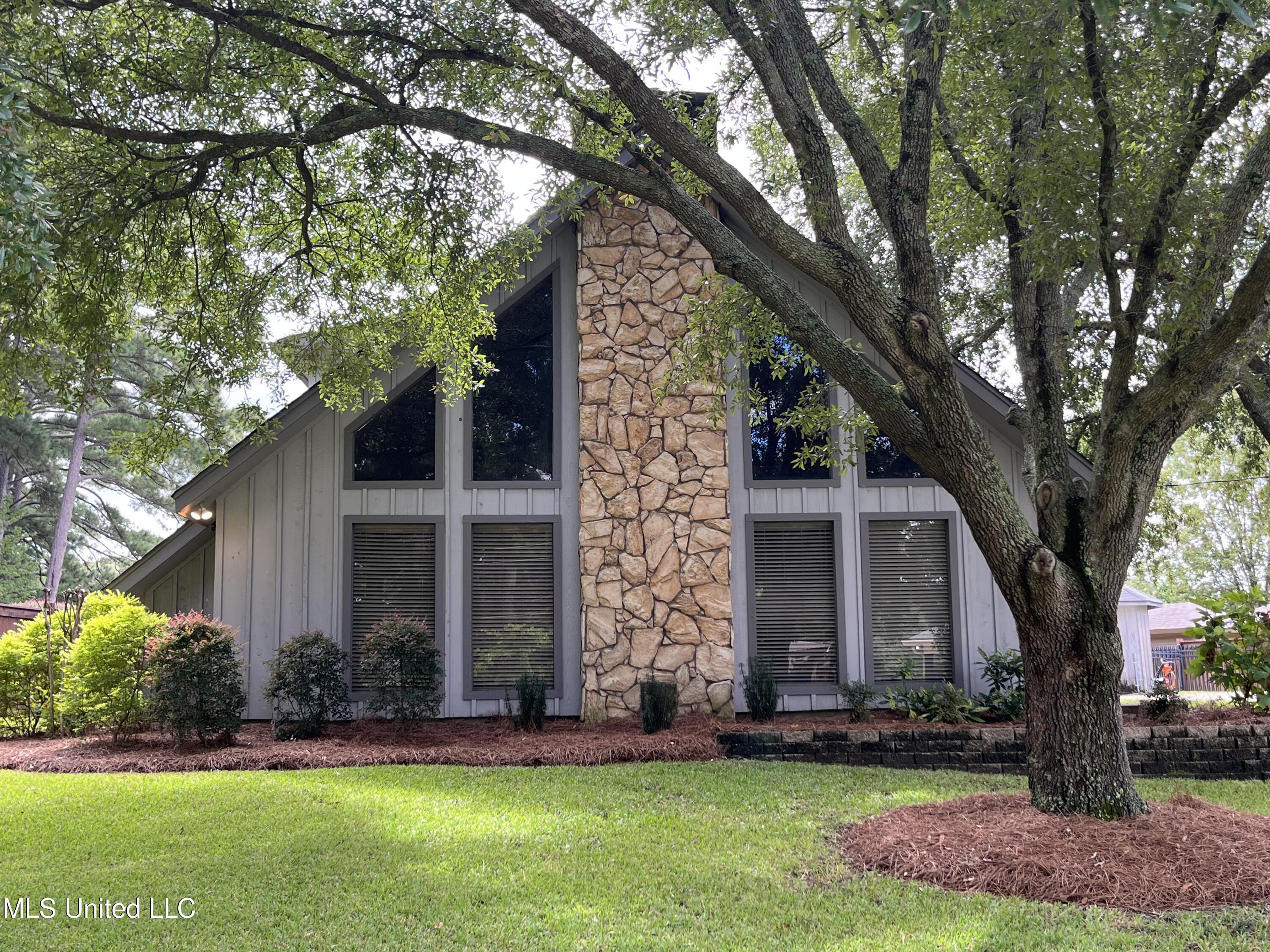 115 Lakeland Drive Property Photo 6