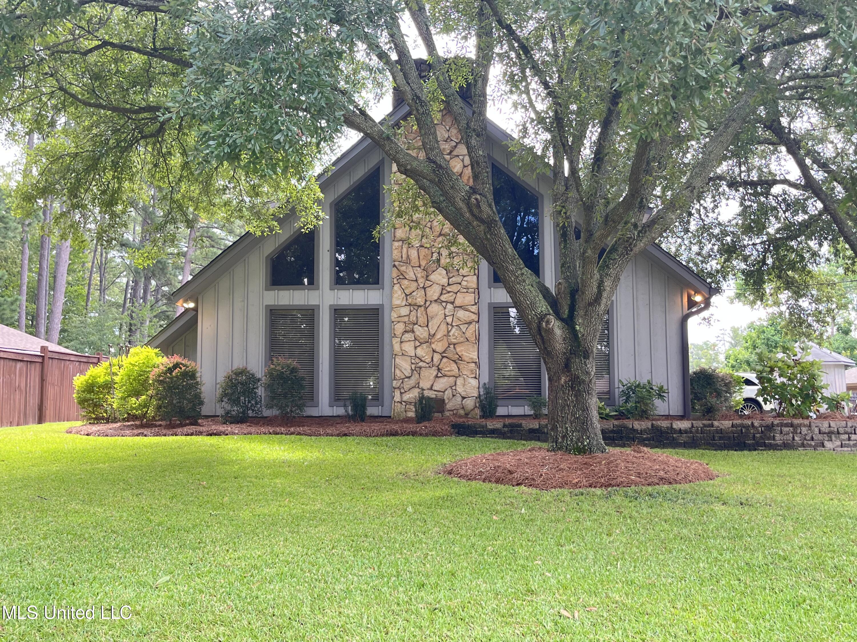 115 Lakeland Drive Property Photo 7
