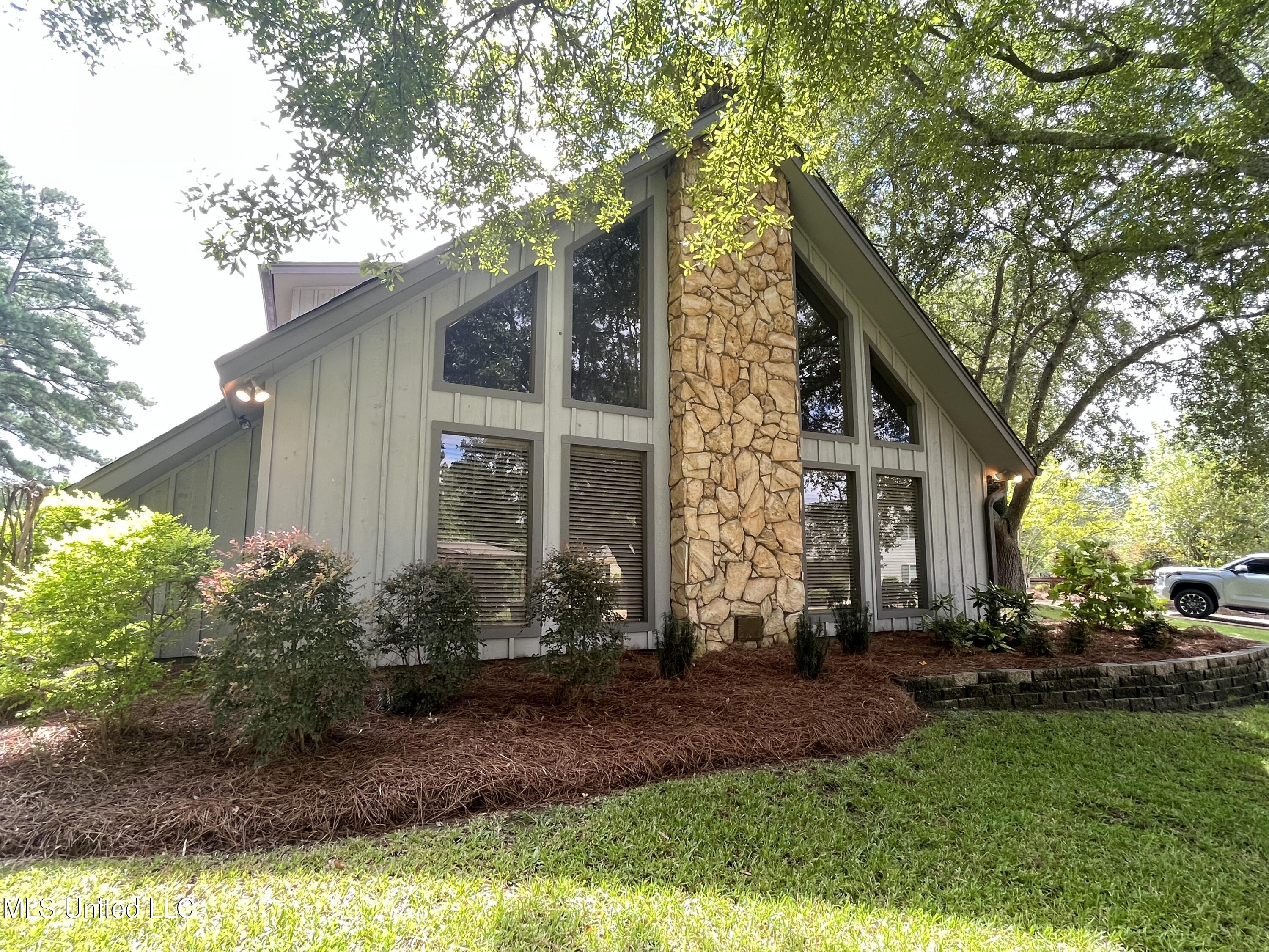 115 Lakeland Drive Property Photo 8