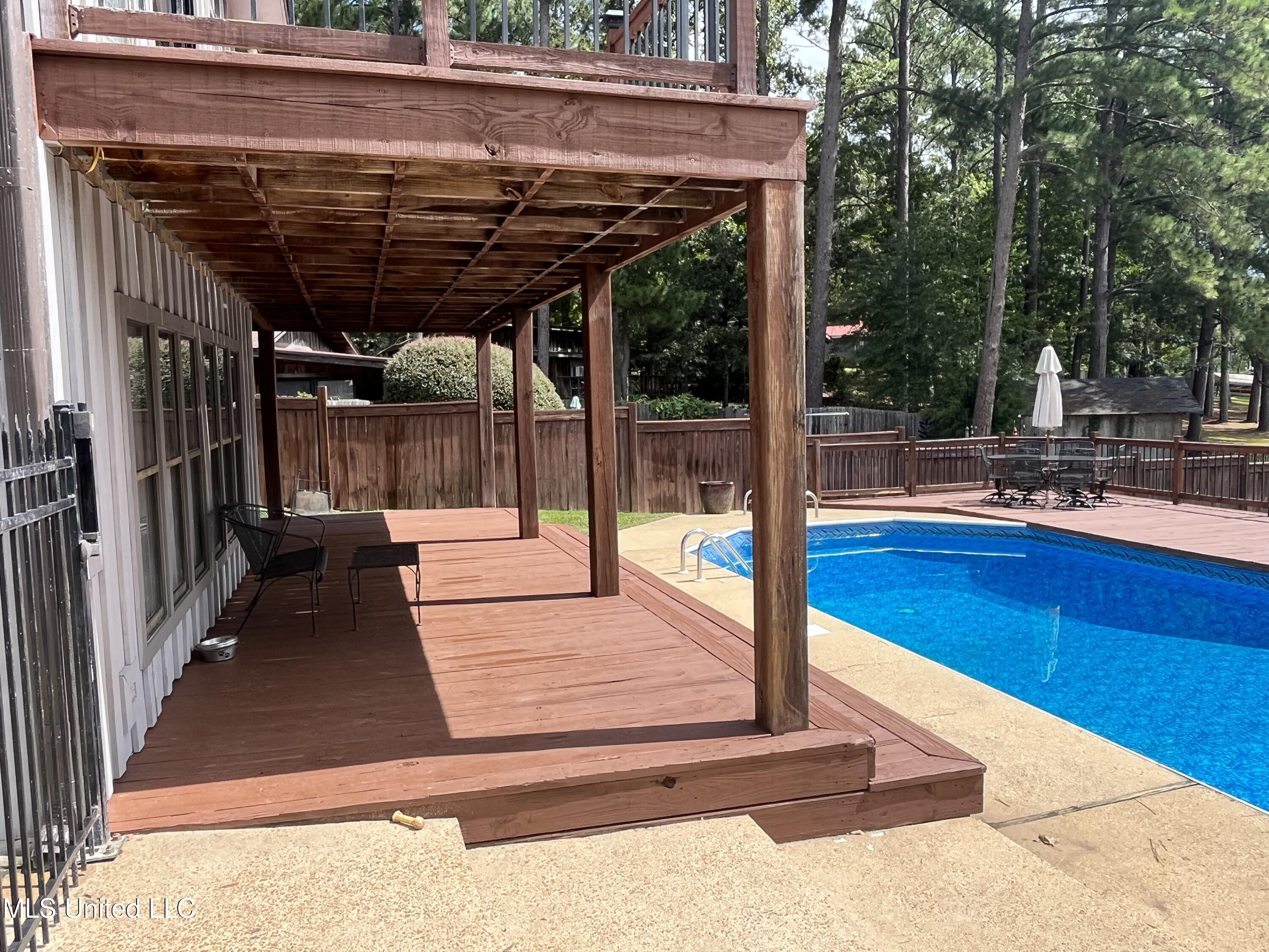 115 Lakeland Drive Property Photo 10