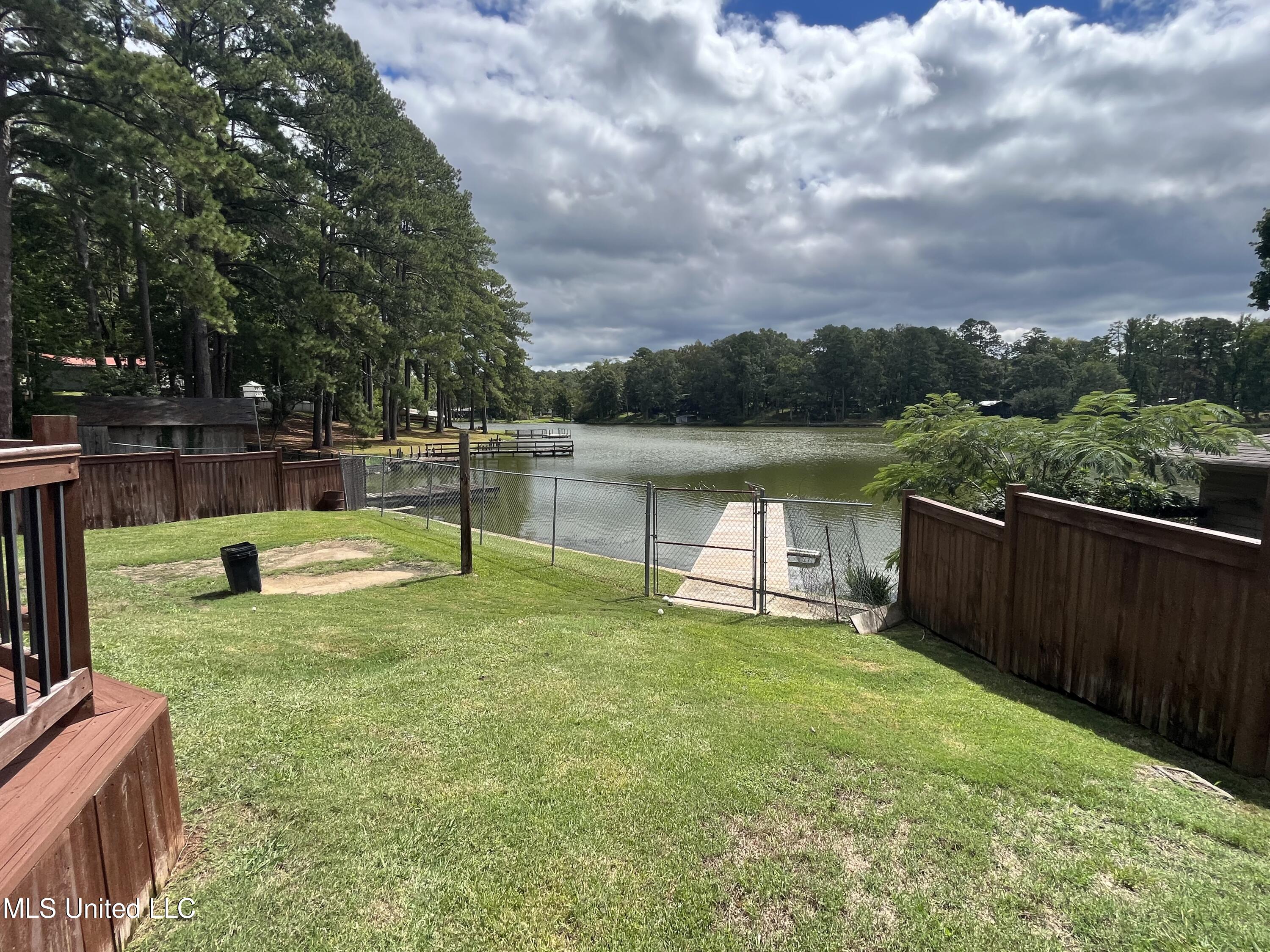 115 Lakeland Drive Property Photo 13