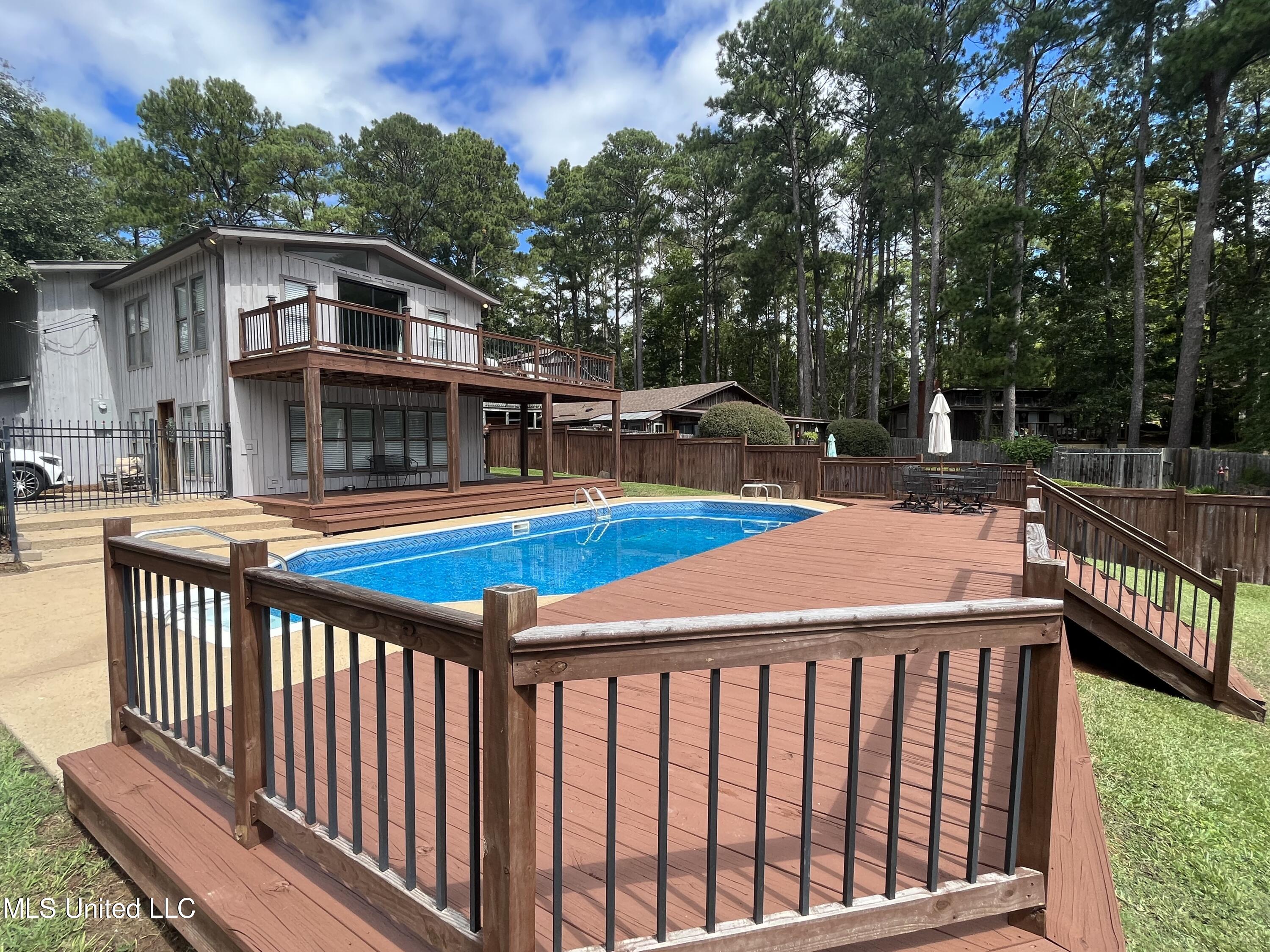 115 Lakeland Drive Property Photo 14