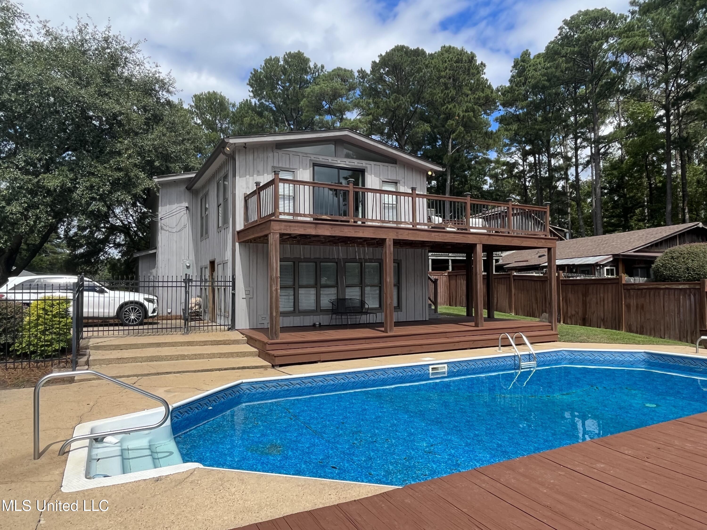 115 Lakeland Drive Property Photo 15