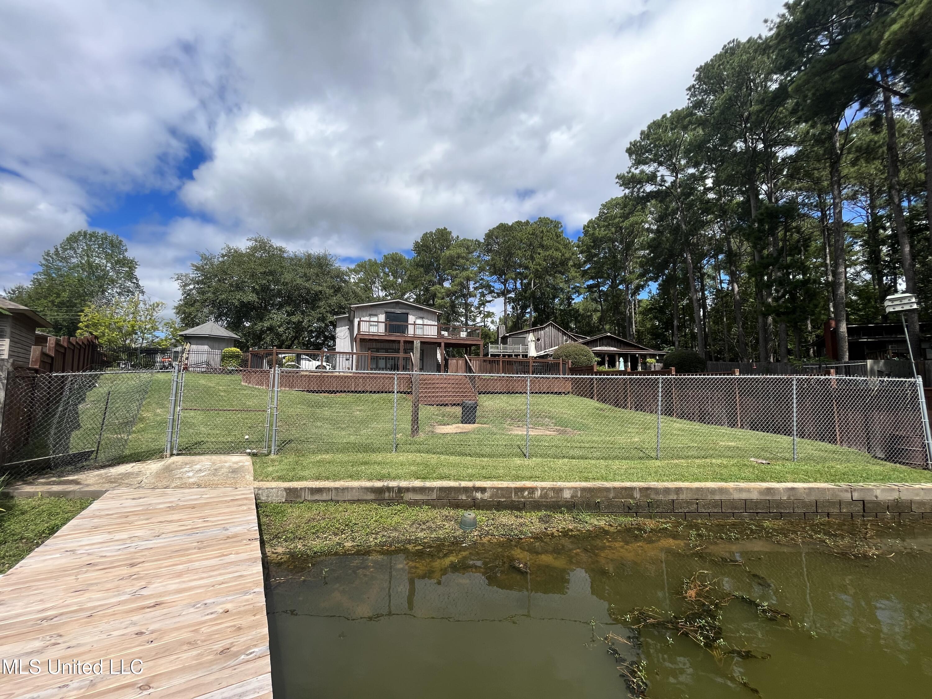 115 Lakeland Drive Property Photo 32