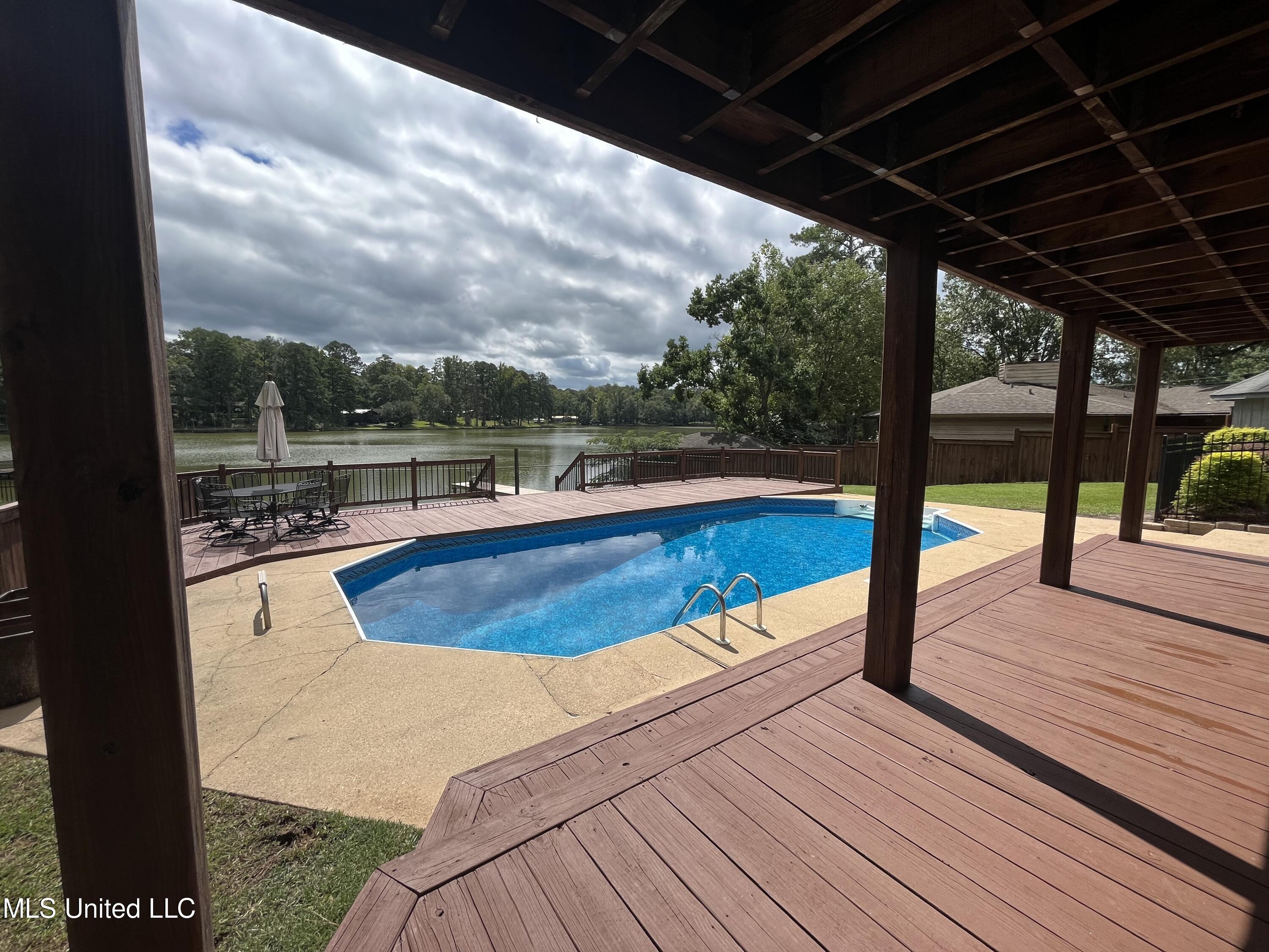 115 Lakeland Drive Property Photo 35