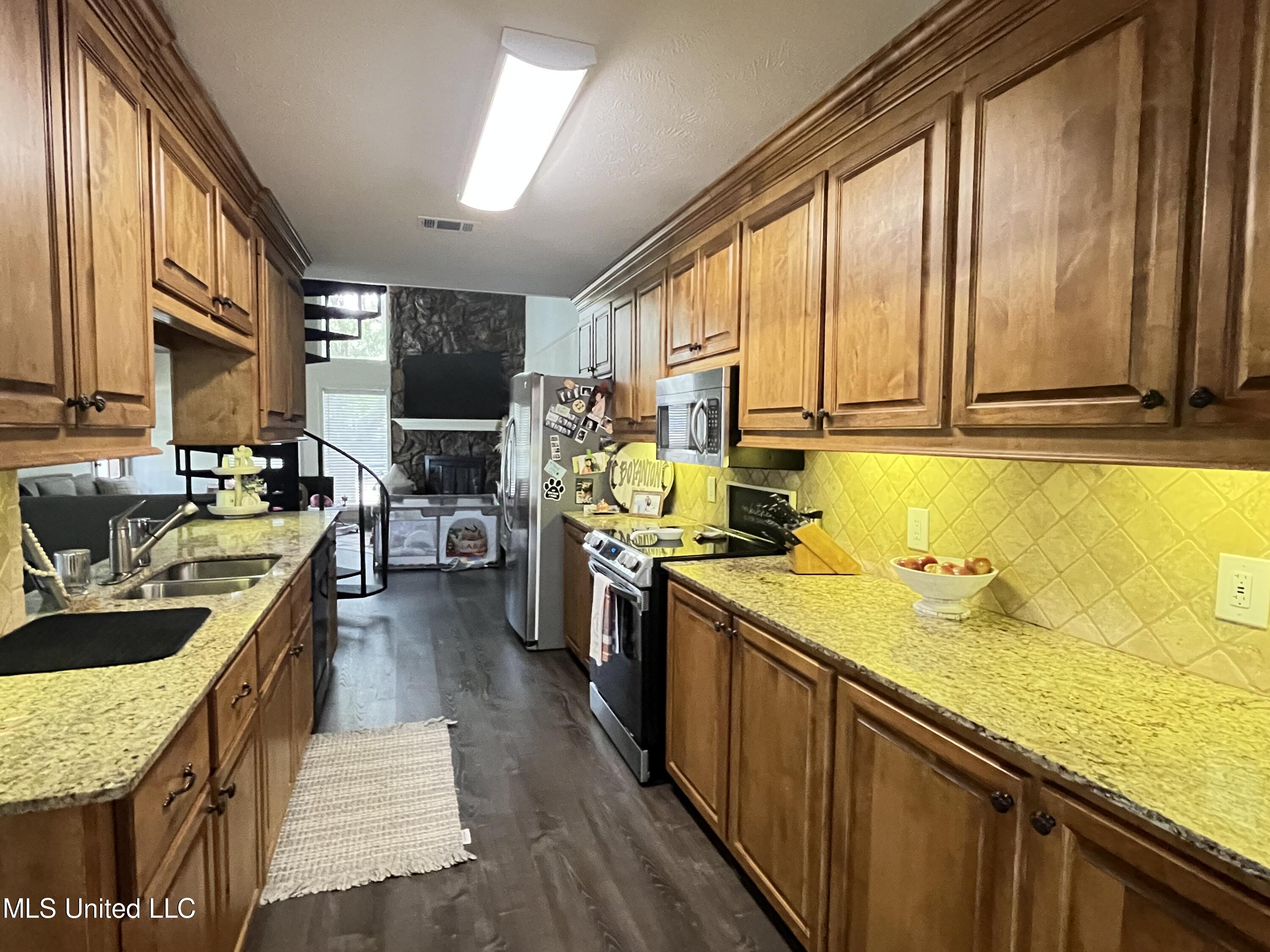 115 Lakeland Drive Property Photo 39