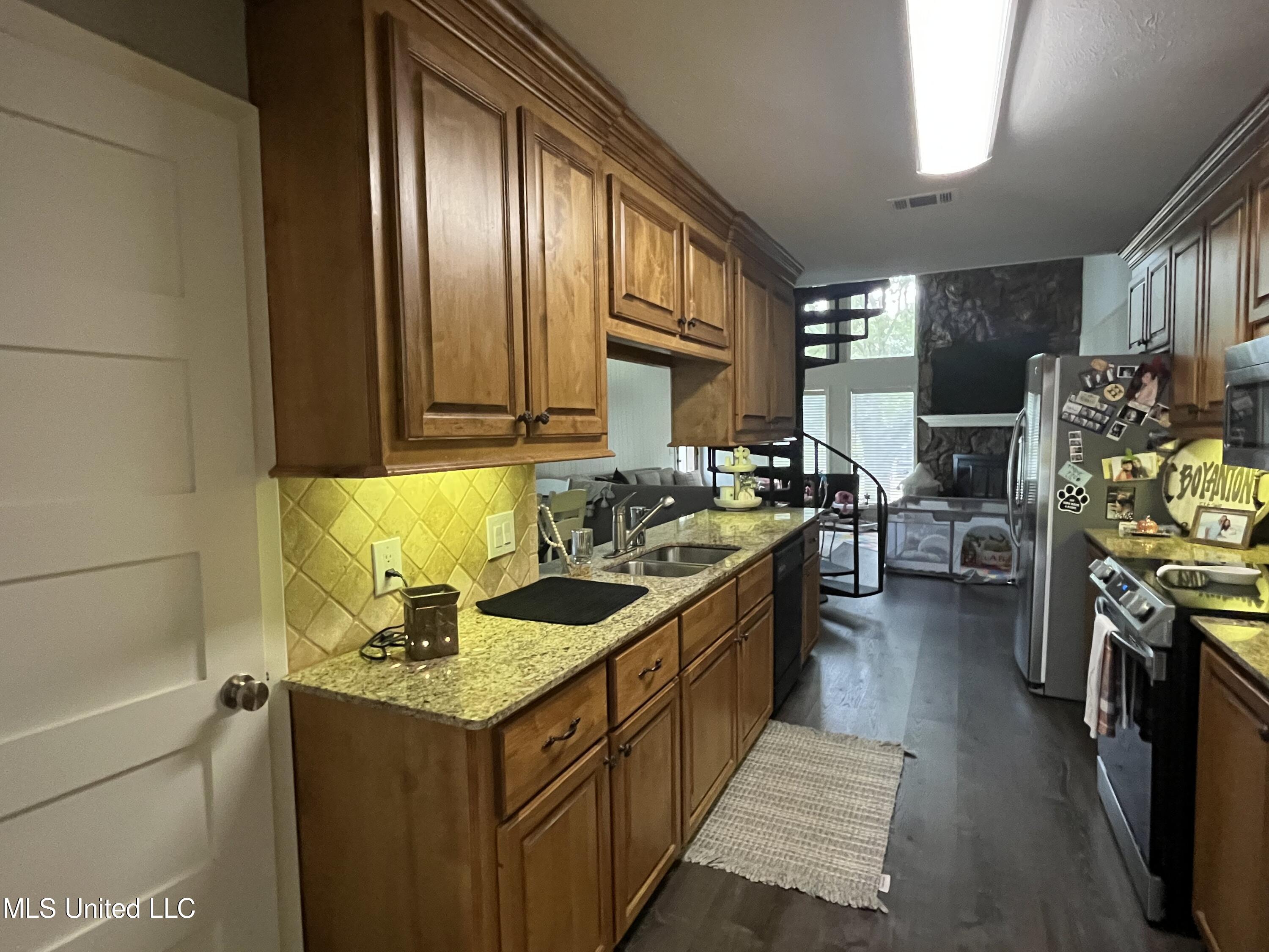 115 Lakeland Drive Property Photo 40