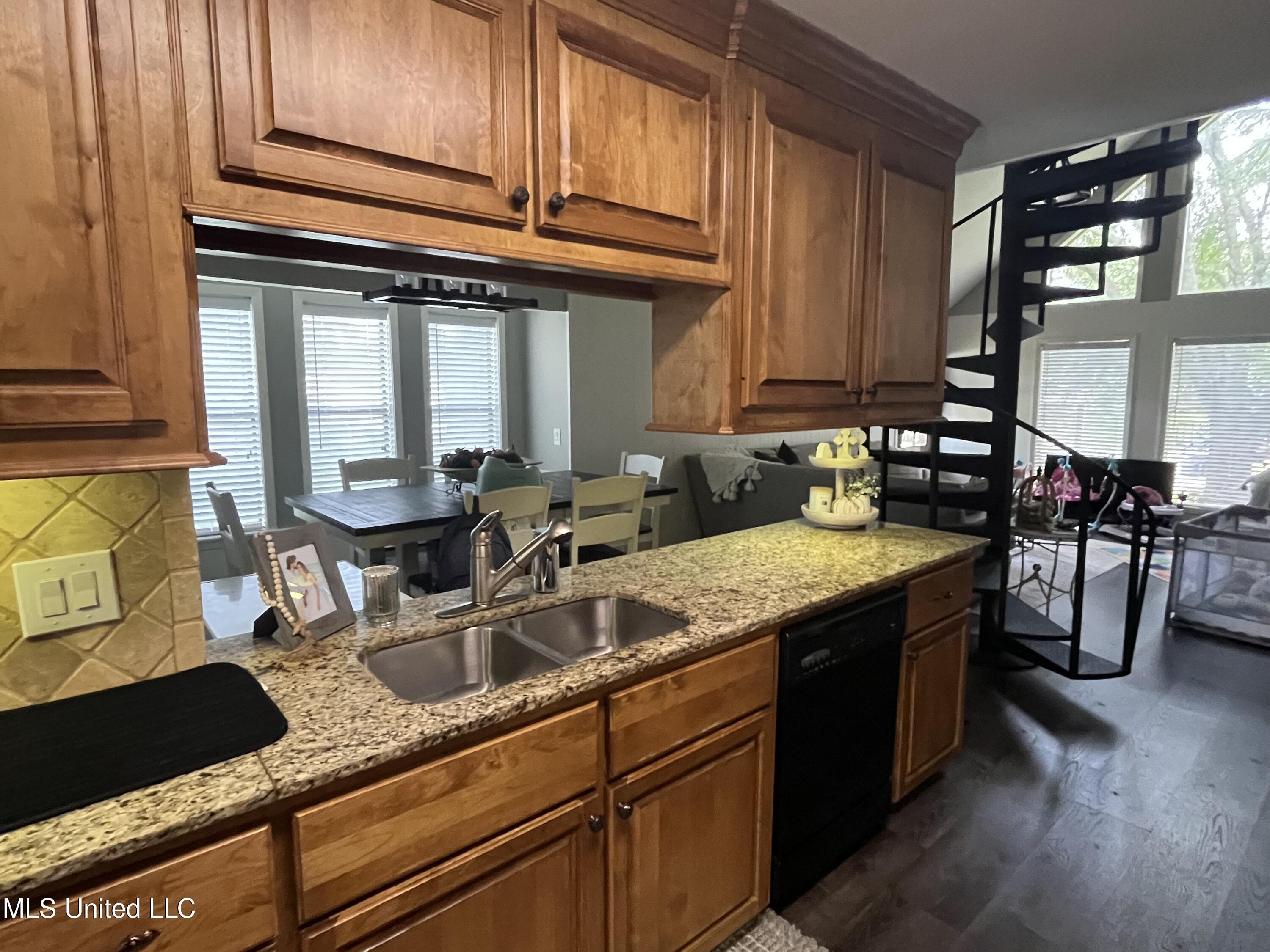 115 Lakeland Drive Property Photo 41