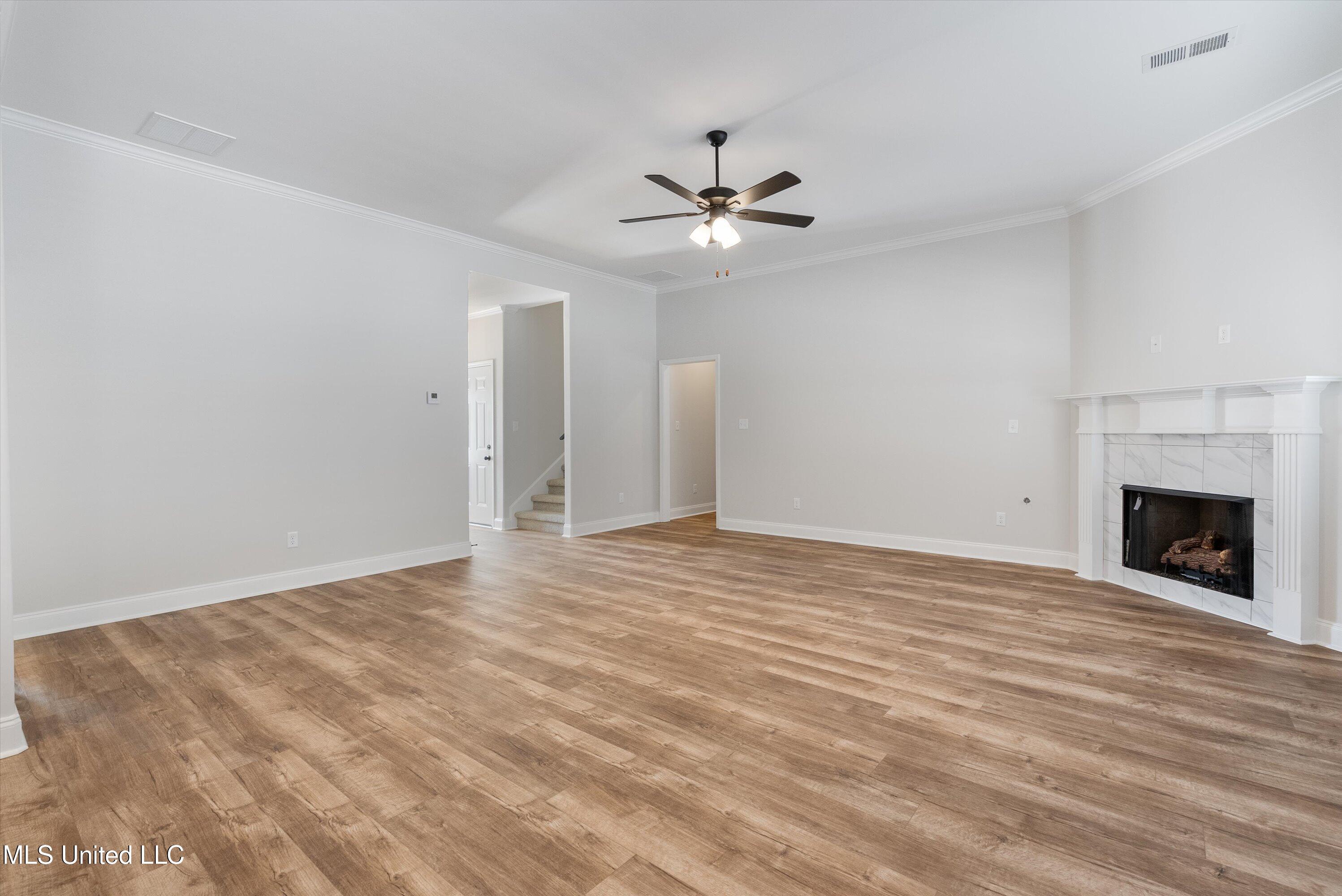 915 Collie Drive Property Photo 6