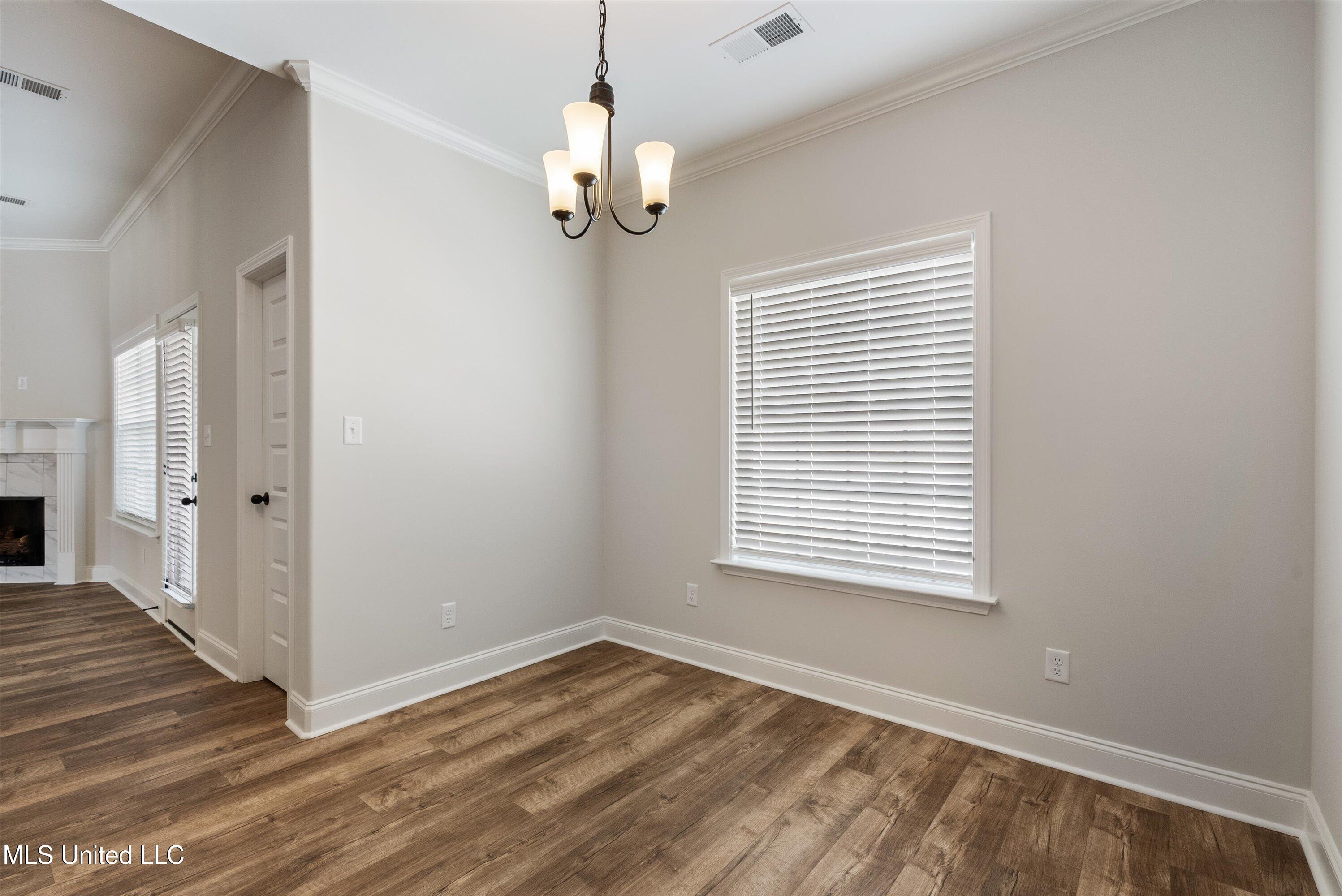 915 Collie Drive Property Photo 11