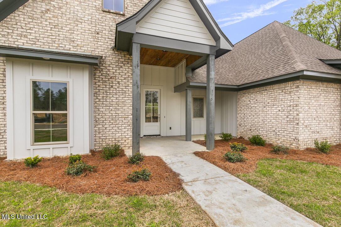 115 Grayson Way Property Photo 5