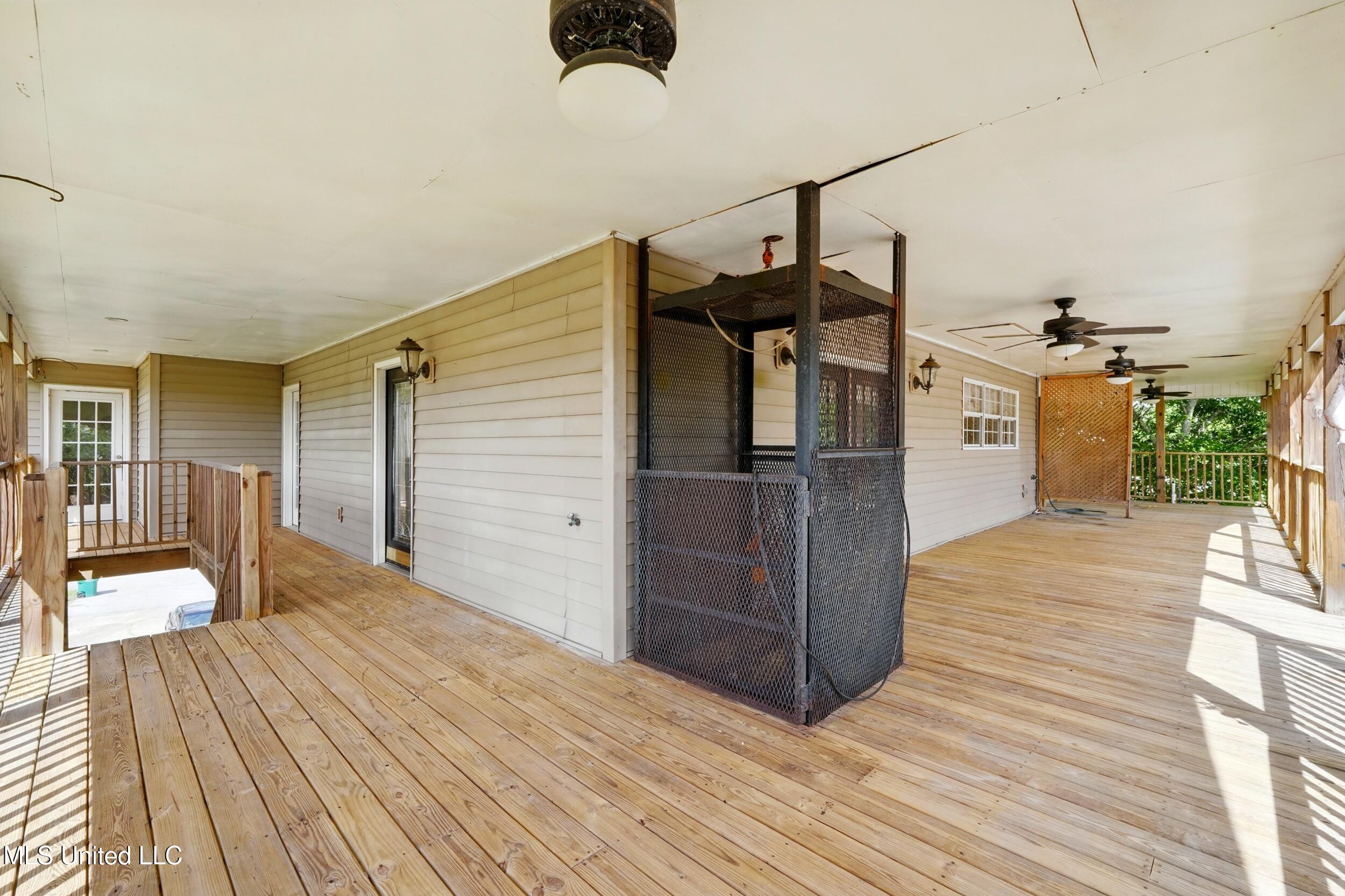 10264 Riverroad Drive Property Photo 6