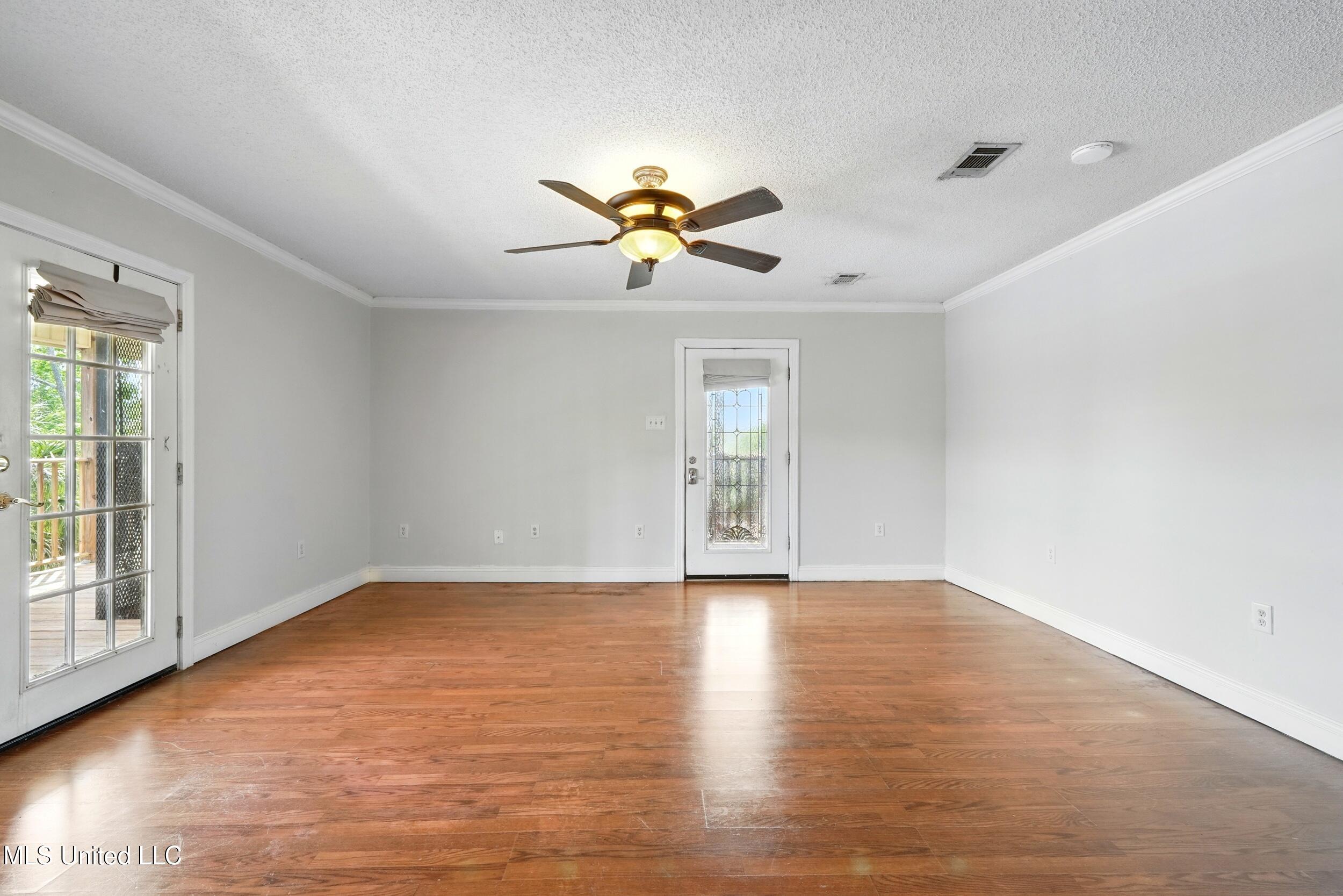 10264 Riverroad Drive Property Photo 13