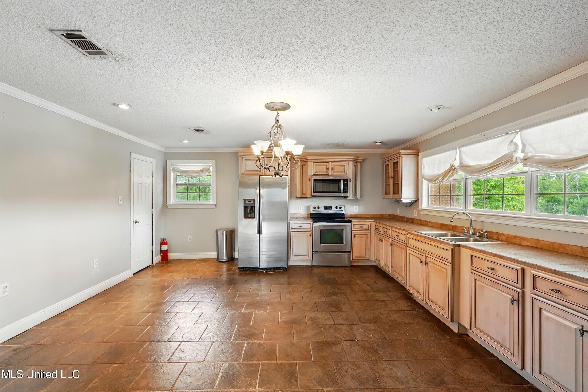 10264 Riverroad Drive Property Photo 17