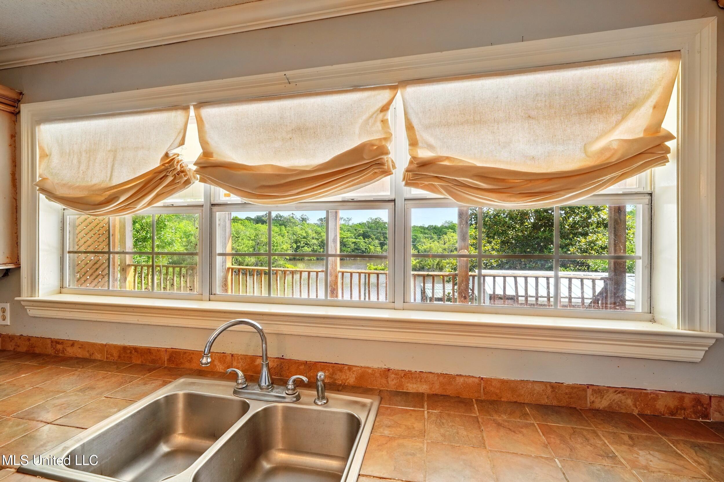 10264 Riverroad Drive Property Photo 18