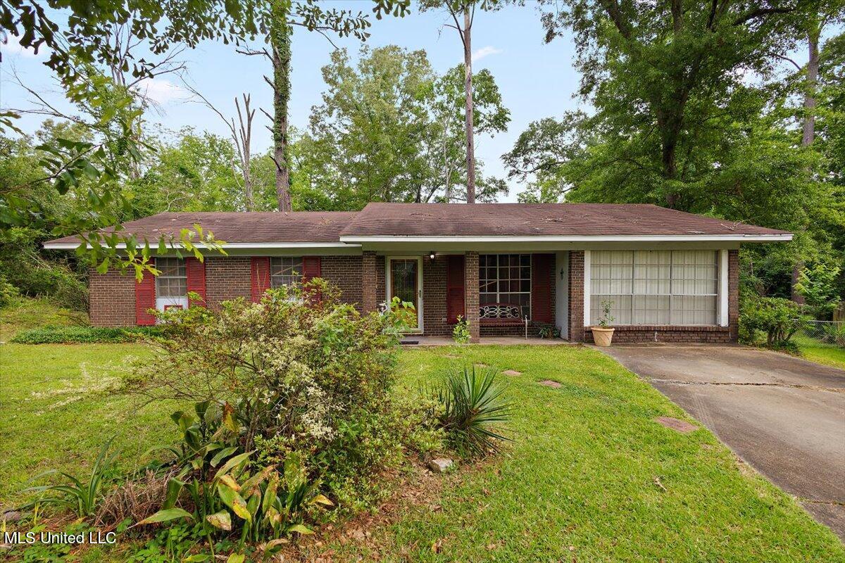 2530 Crestleigh Manor Property Photo