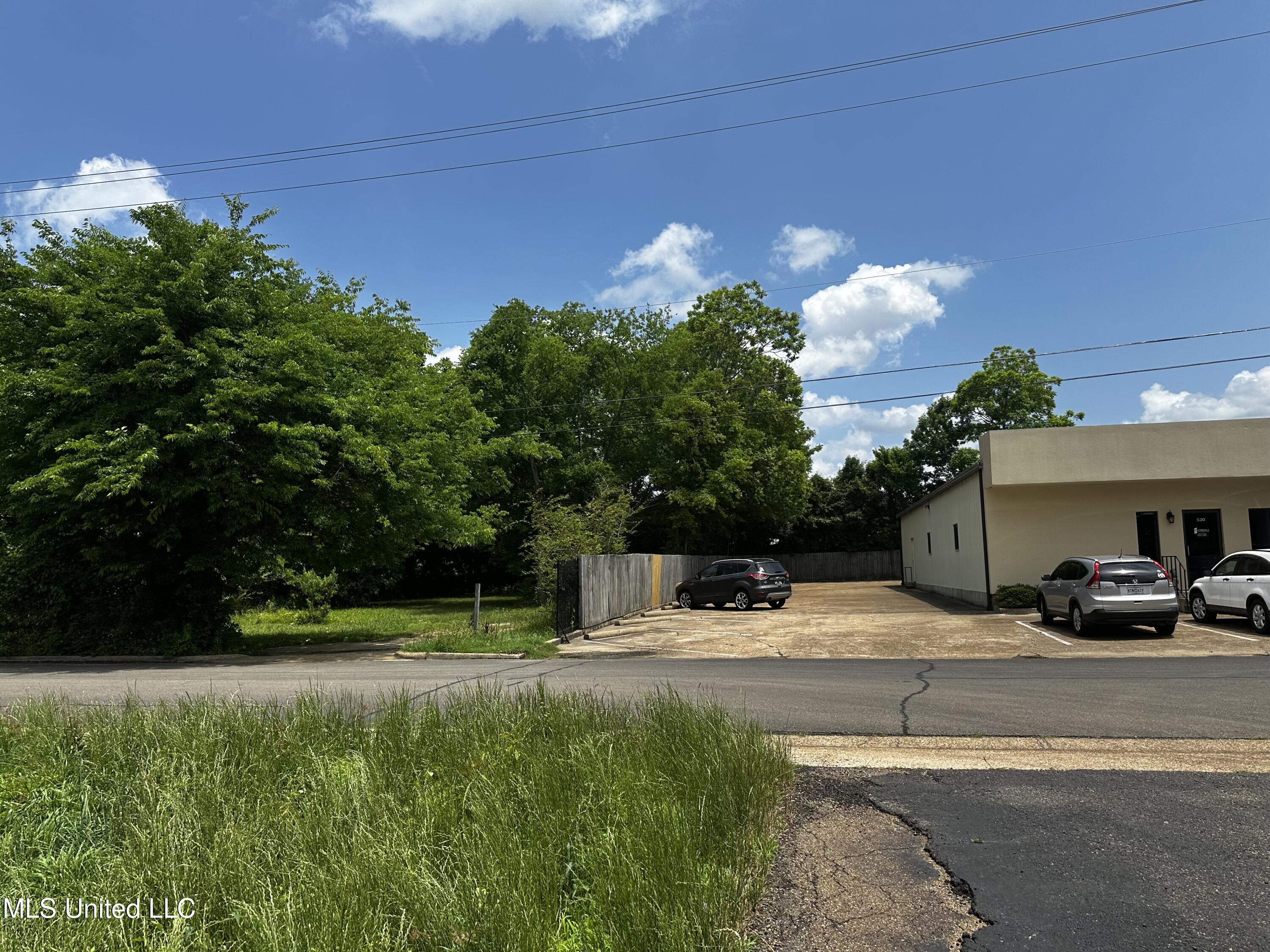 633 Vine Street Property Photo 3