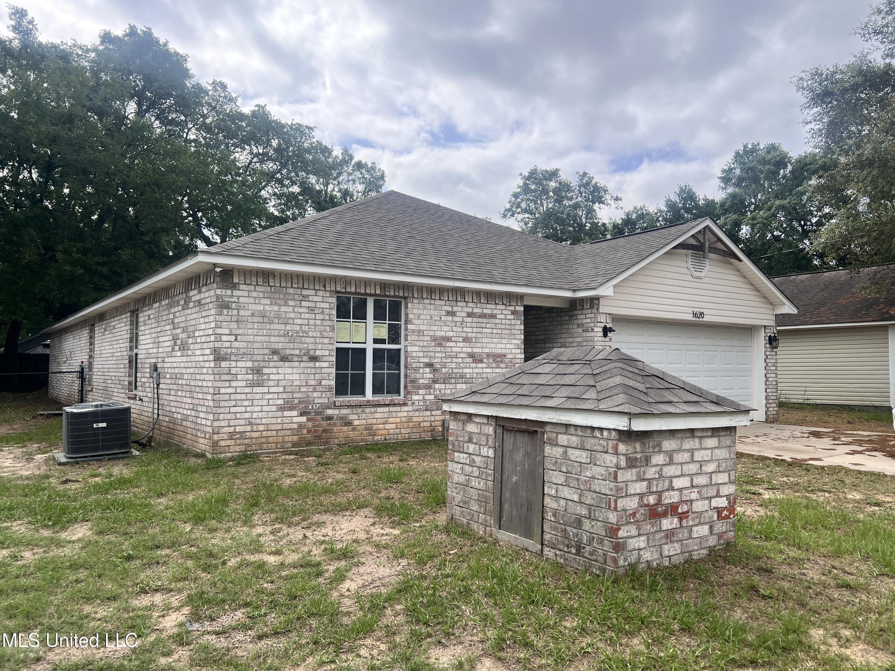 1620 Porpoise Street Property Photo 2