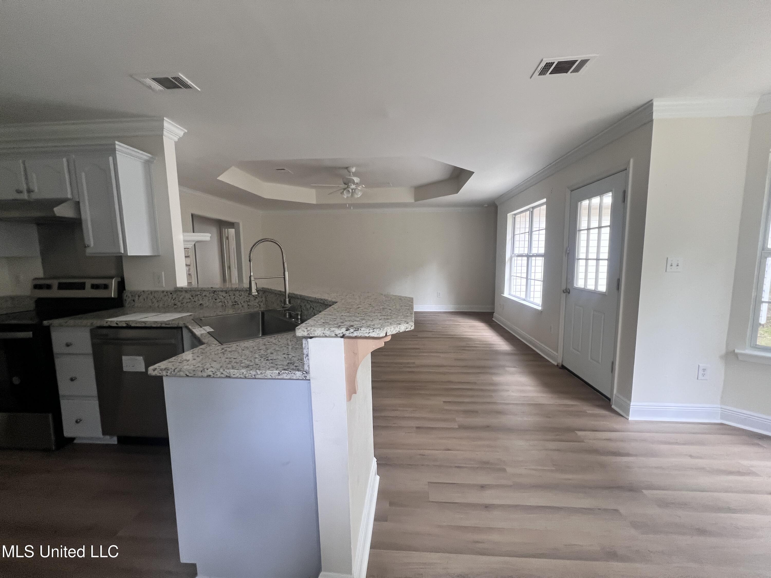 1620 Porpoise Street Property Photo 8