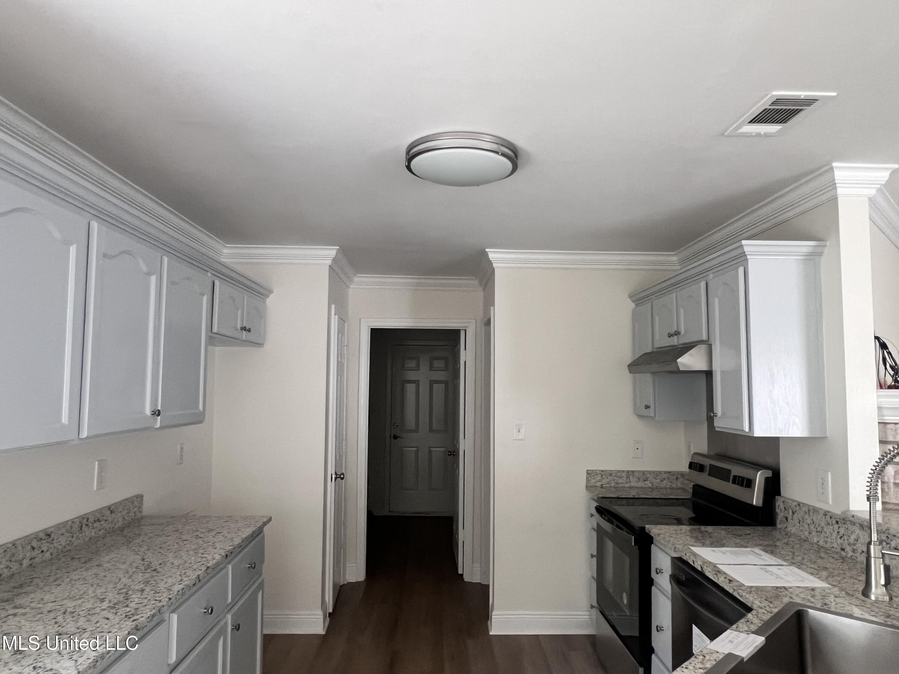 1620 Porpoise Street Property Photo 9