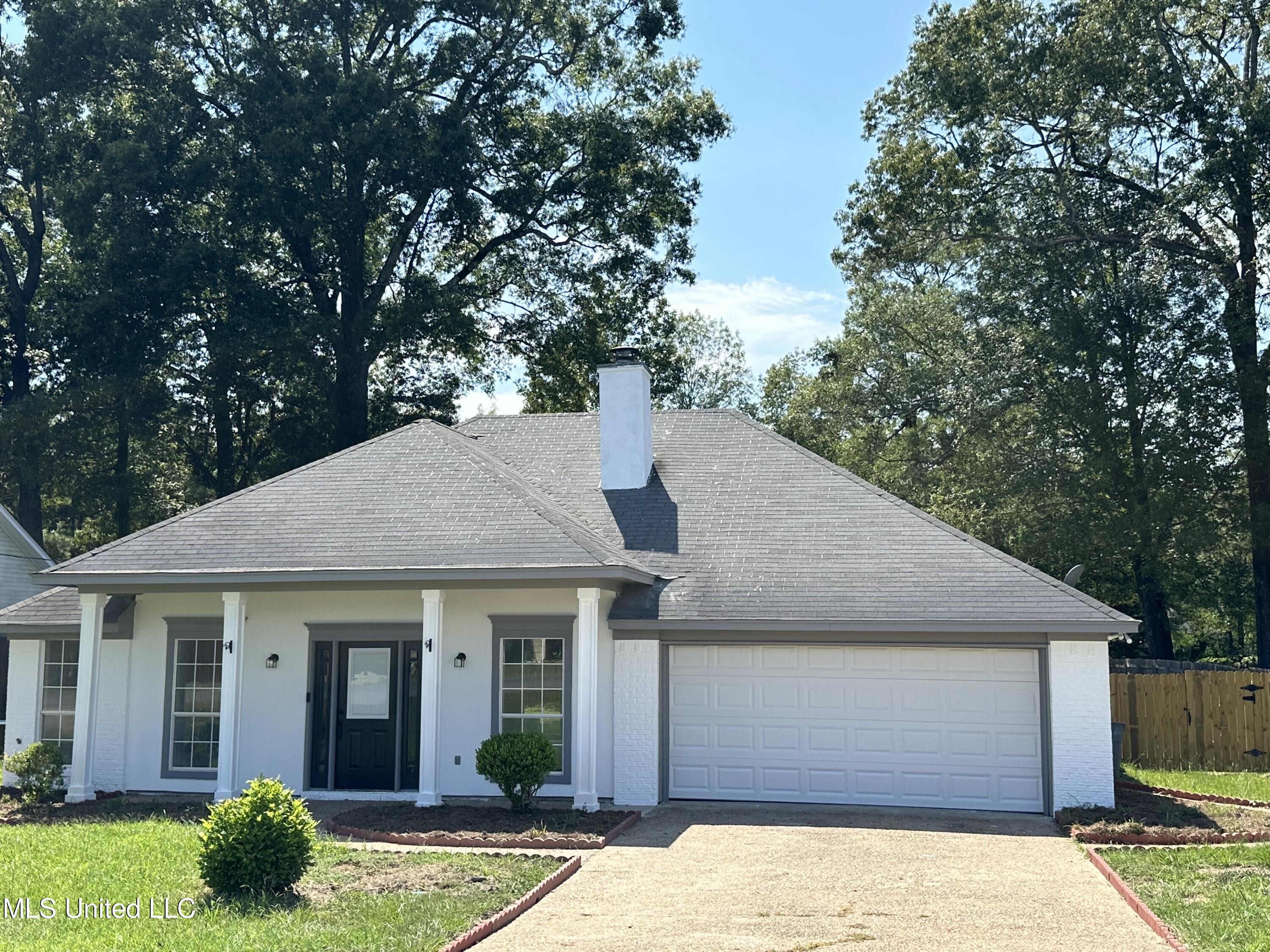 124 Holmar Drive Property Photo 1