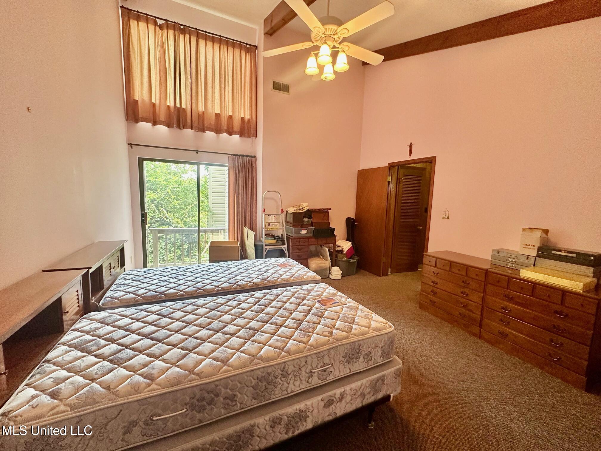 577 W Lakeshore Drive Property Photo 7