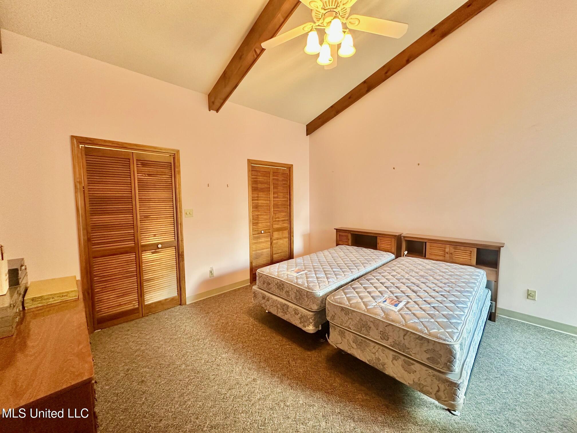 577 W Lakeshore Drive Property Photo 8