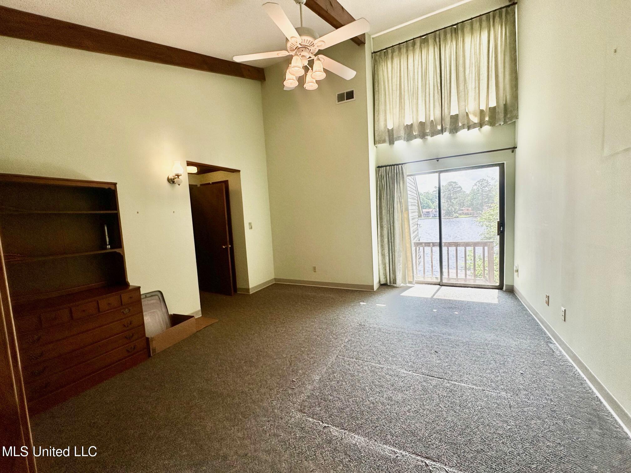 577 W Lakeshore Drive Property Photo 11