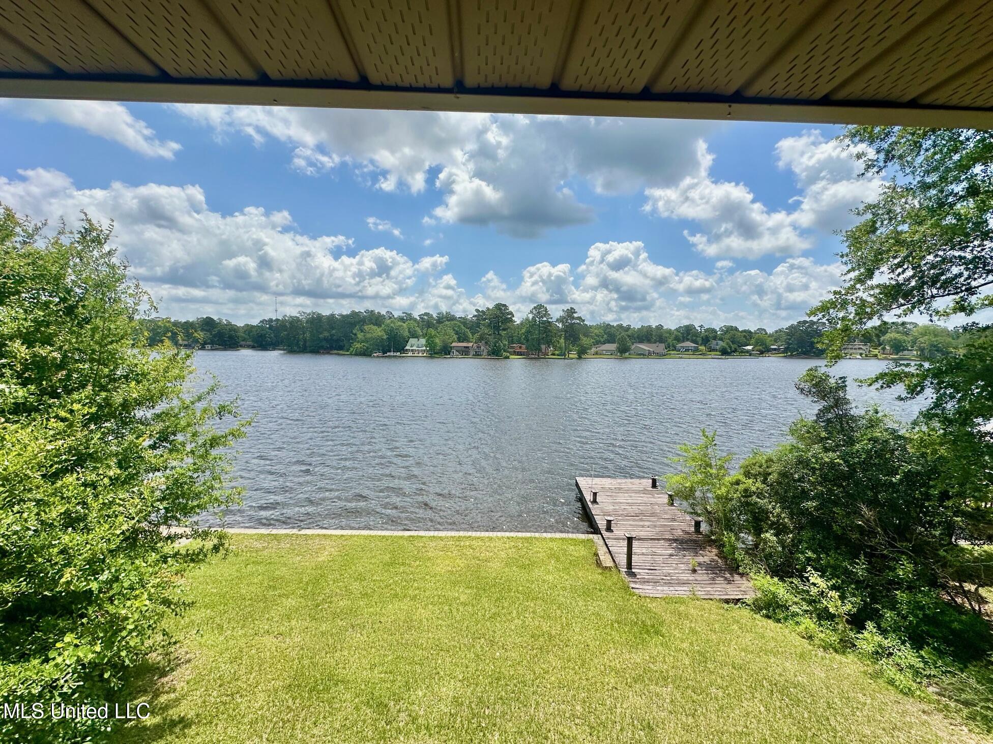 577 W Lakeshore Drive Property Photo 20