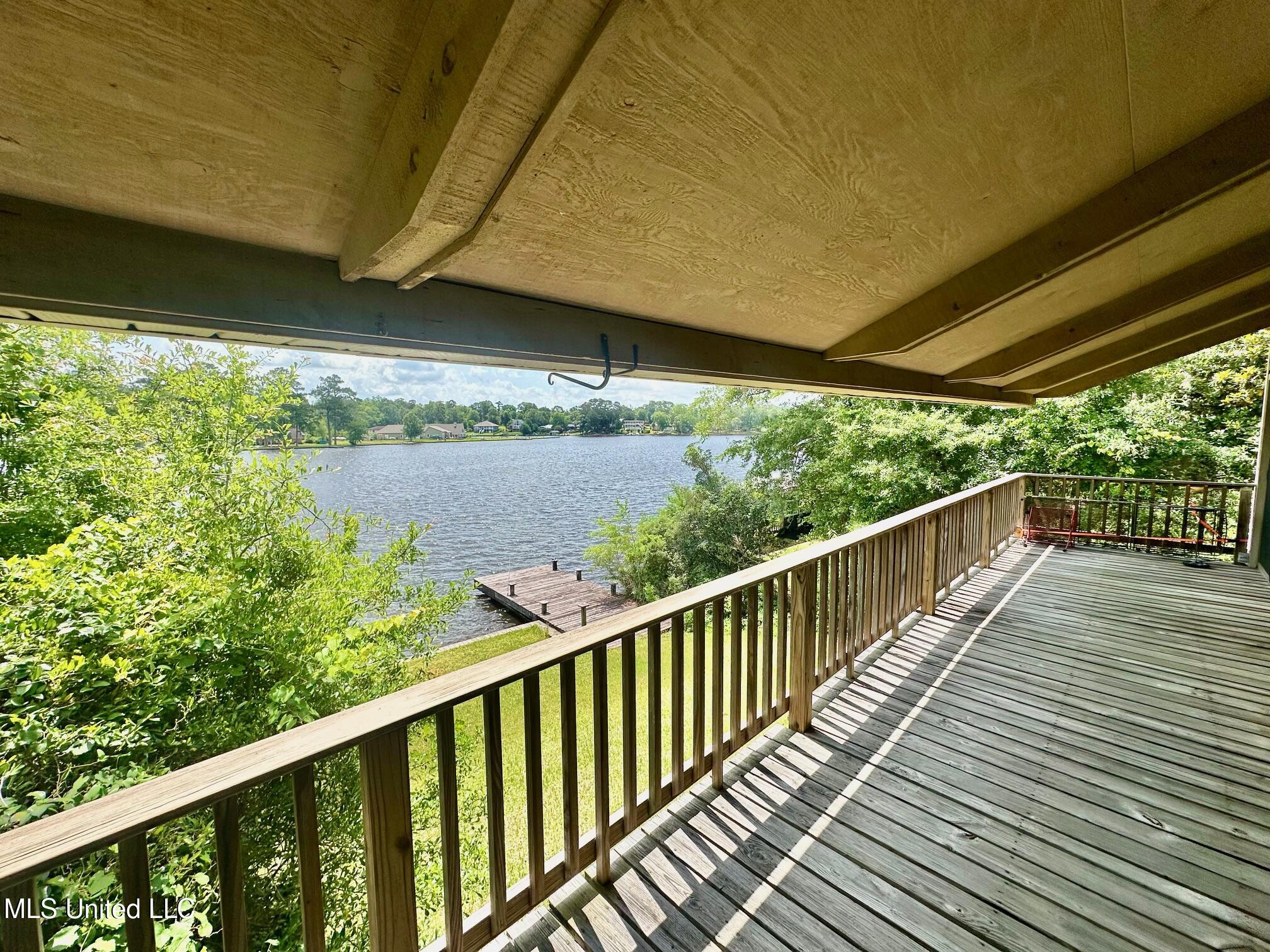 577 W Lakeshore Drive Property Photo 21