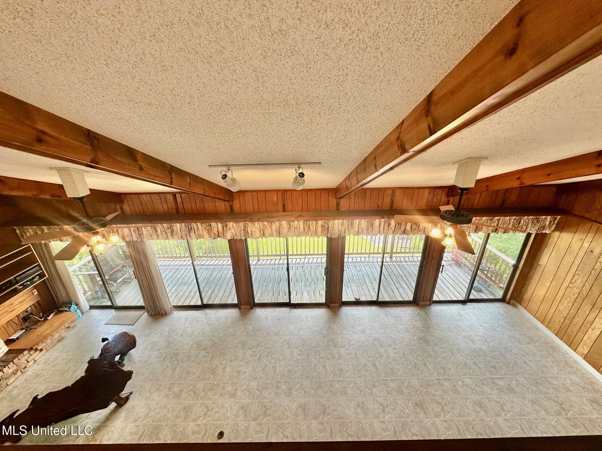 577 W Lakeshore Drive Property Photo 23