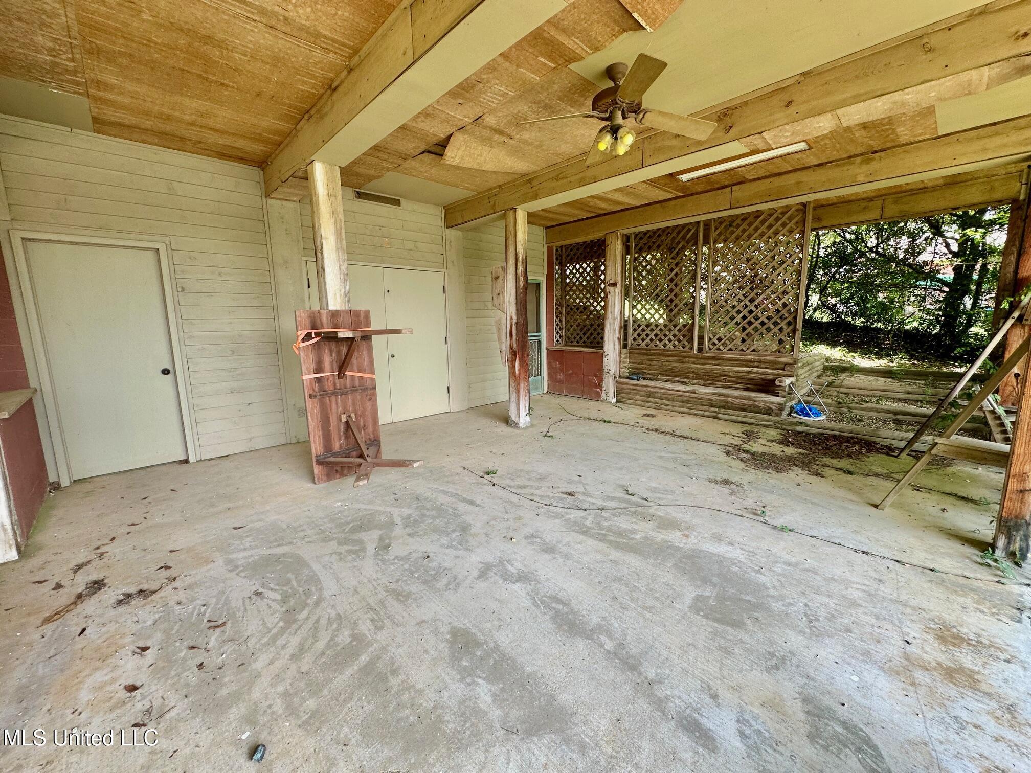 577 W Lakeshore Drive Property Photo 24