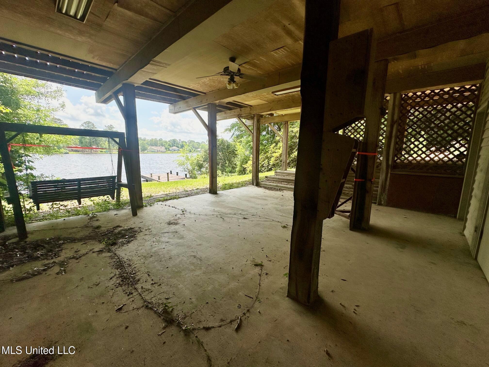 577 W Lakeshore Drive Property Photo 25