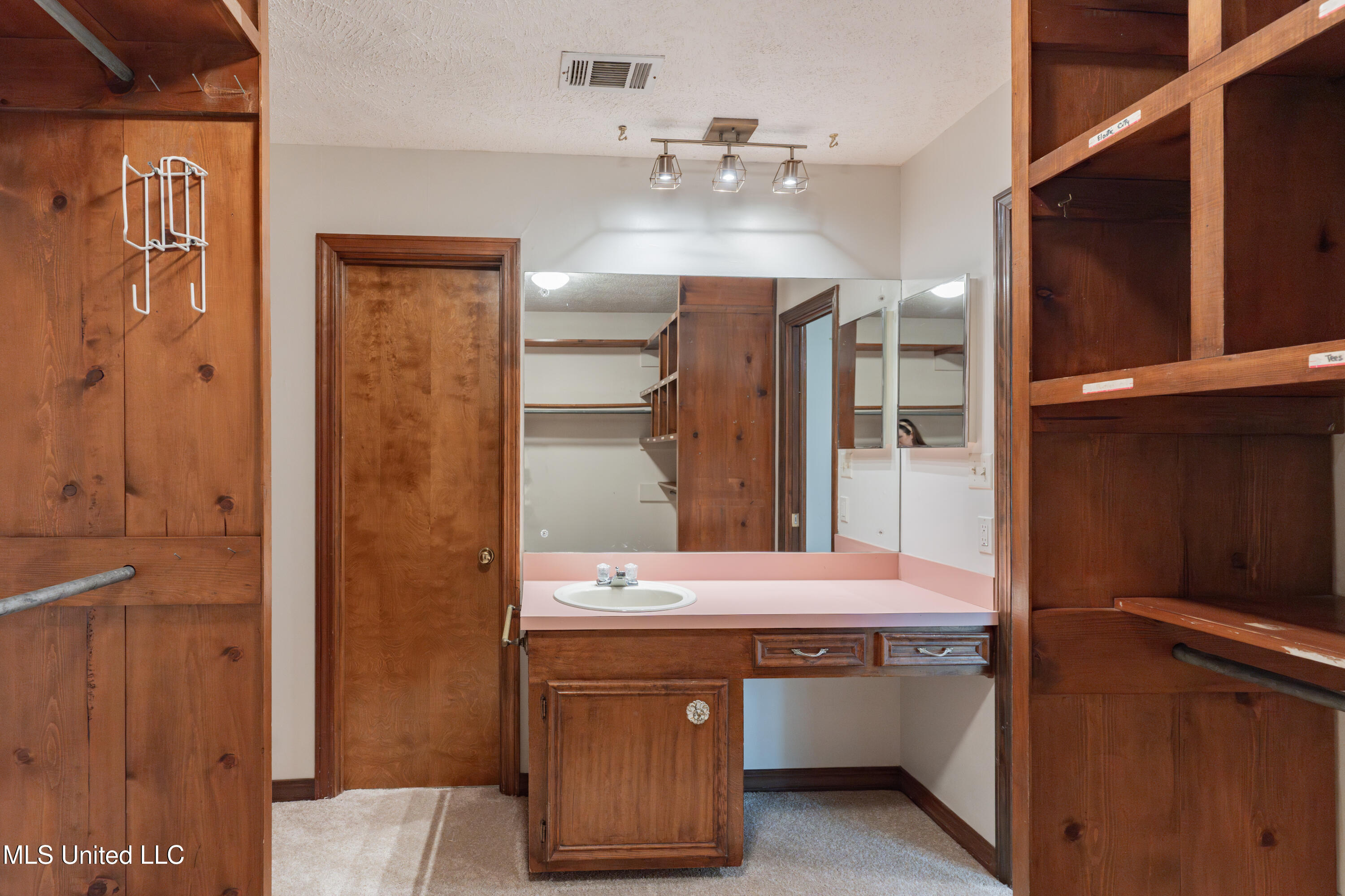 504 Hampton Street Property Photo 42