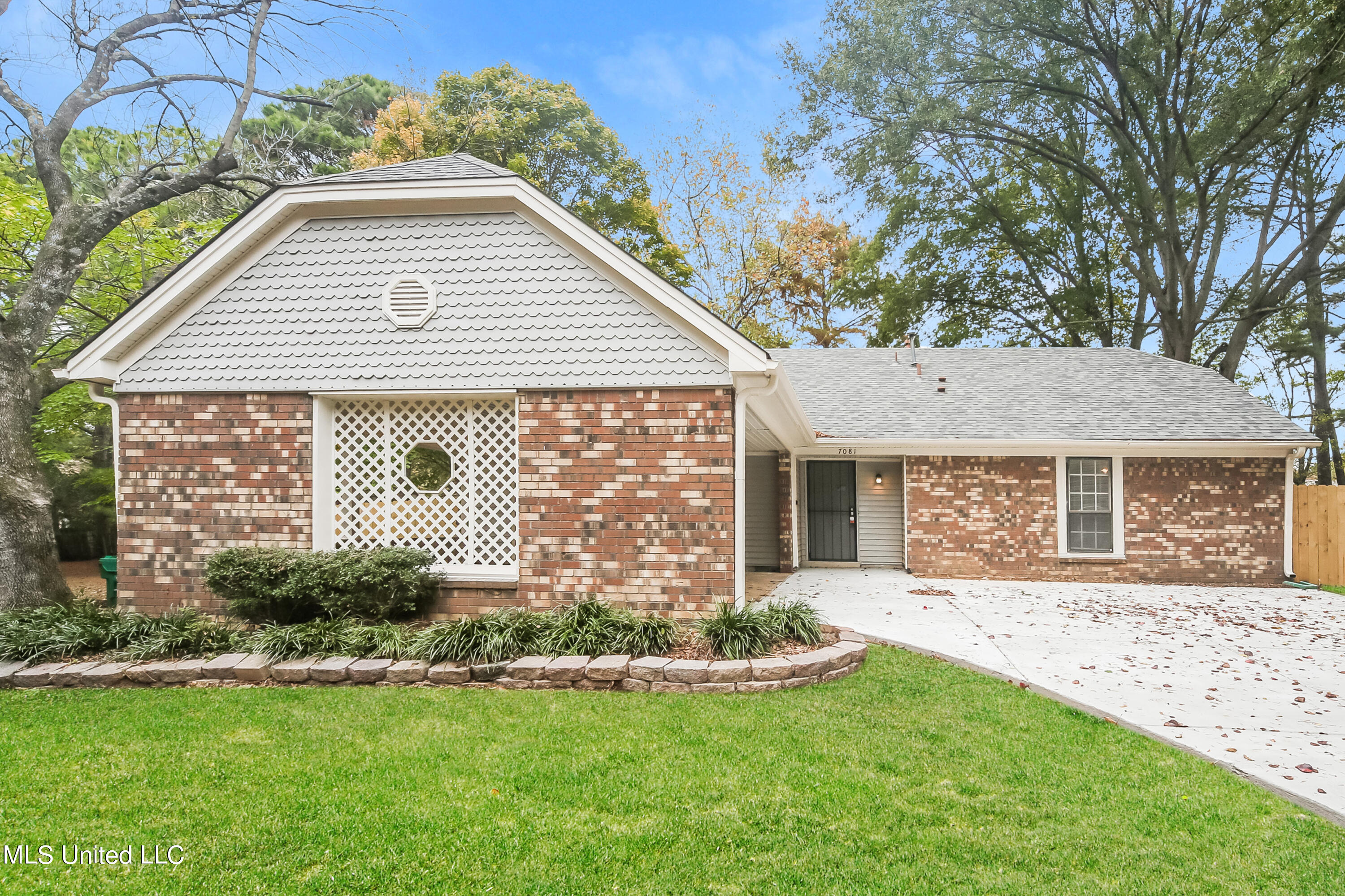 7081 Thornwood Cove Property Photo 1