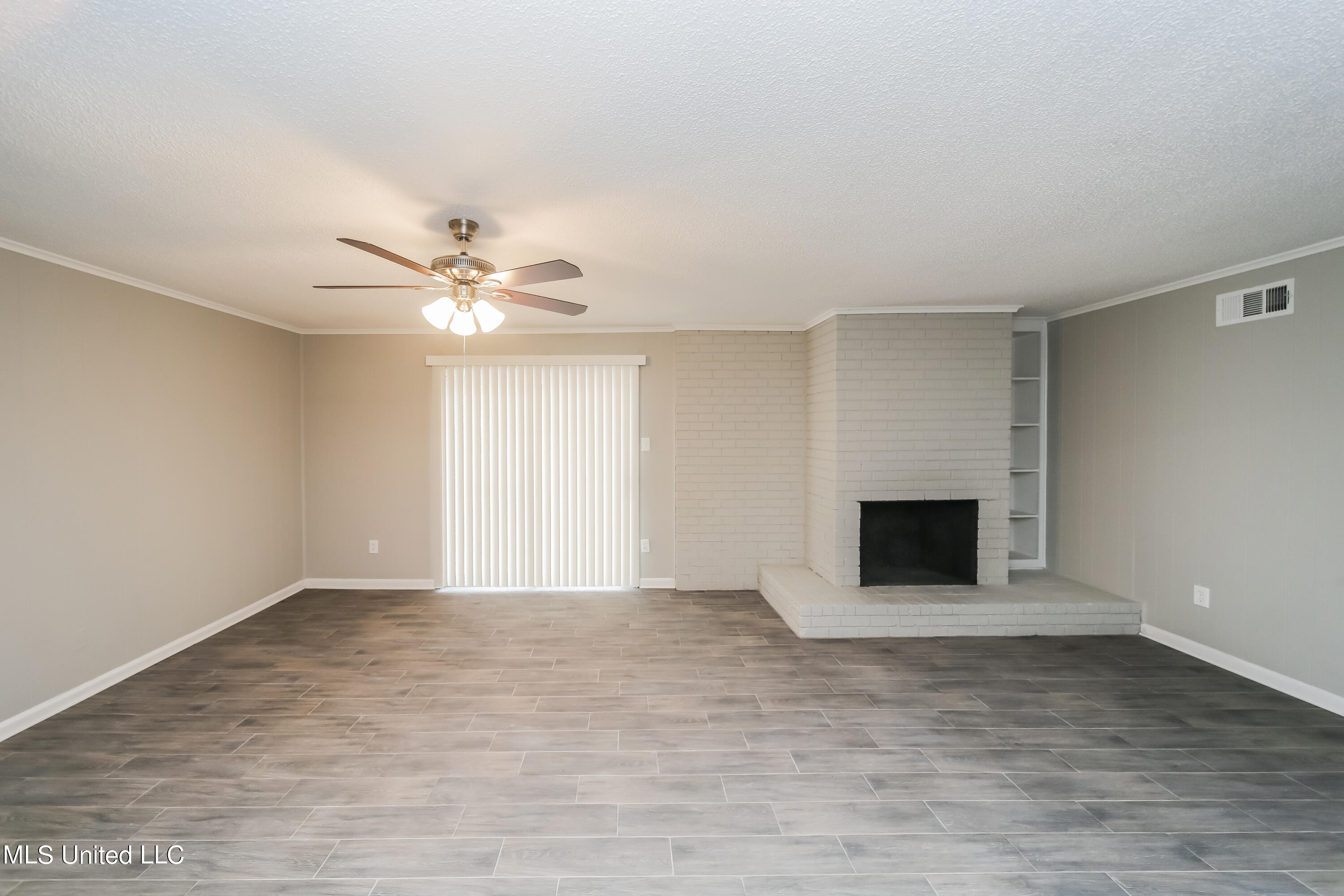 7081 Thornwood Cove Property Photo 4