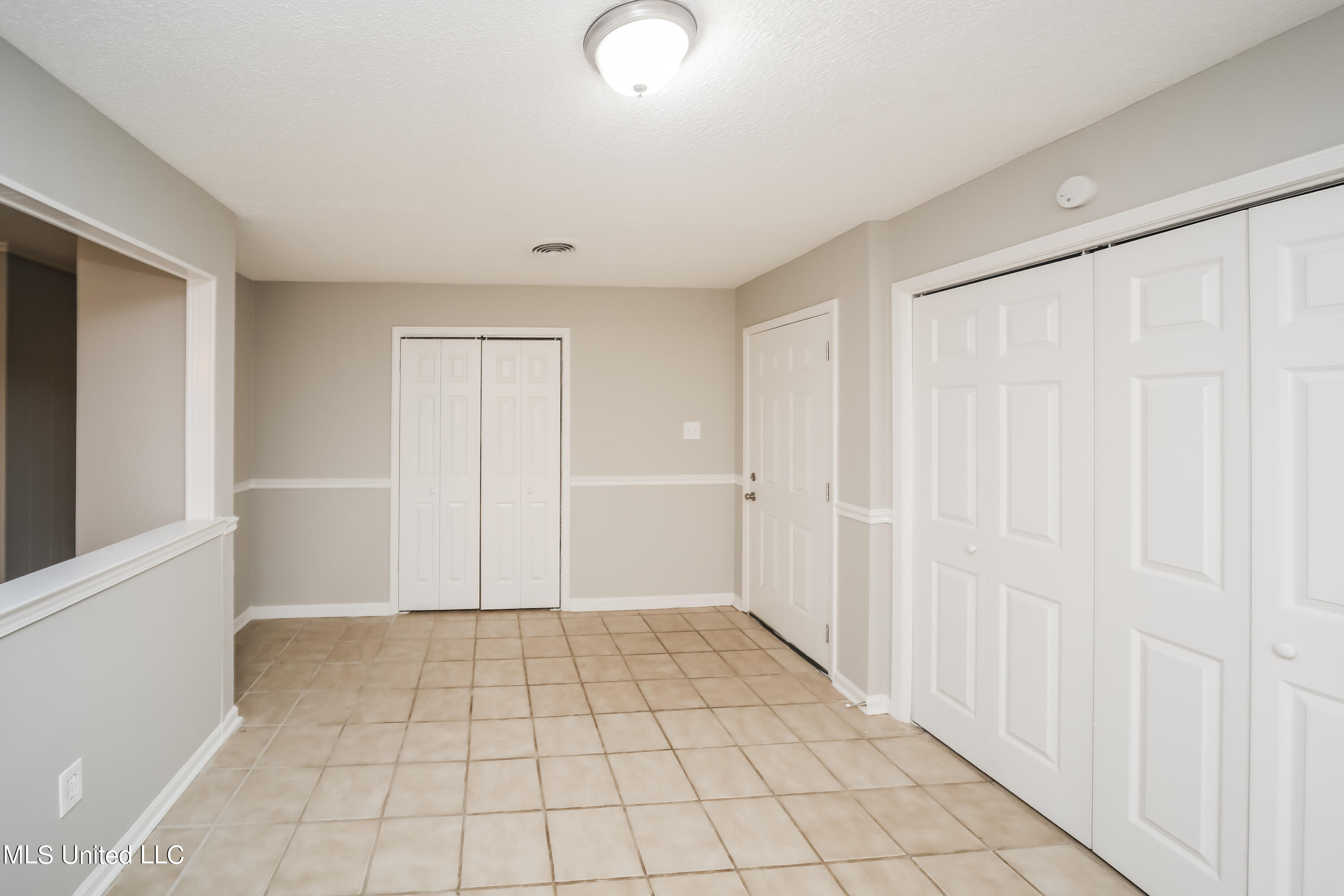7081 Thornwood Cove Property Photo 6
