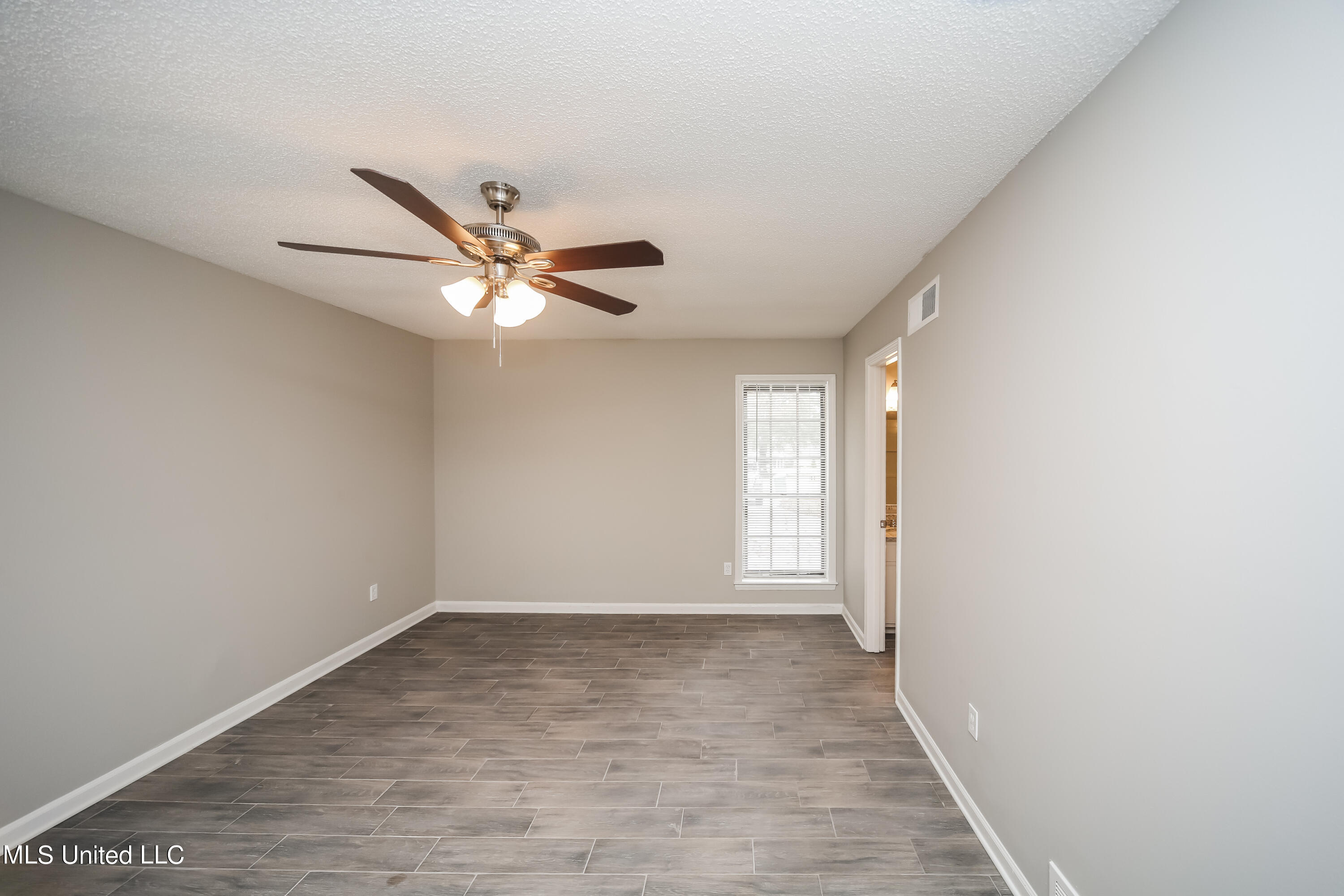 7081 Thornwood Cove Property Photo 10