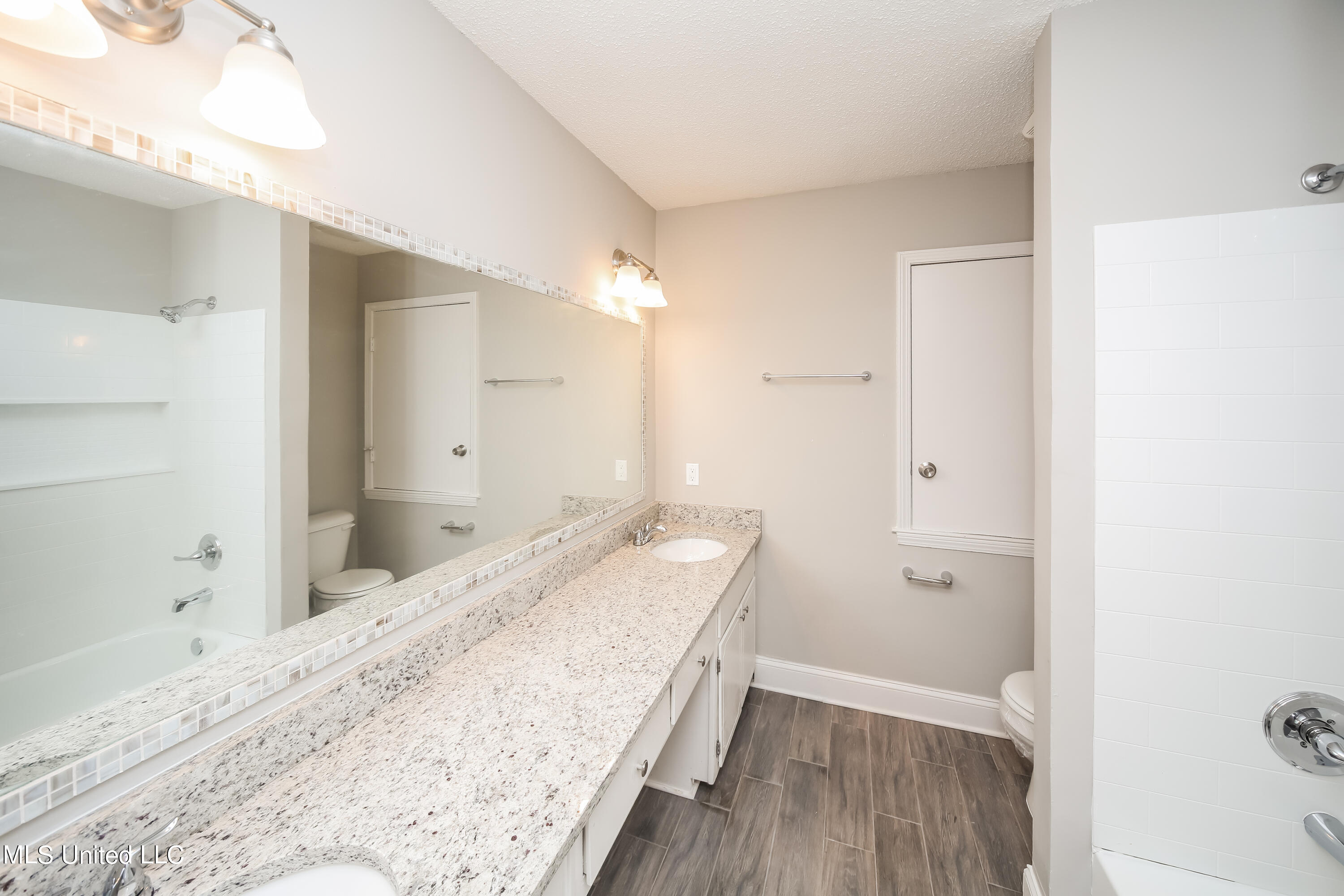 7081 Thornwood Cove Property Photo 11