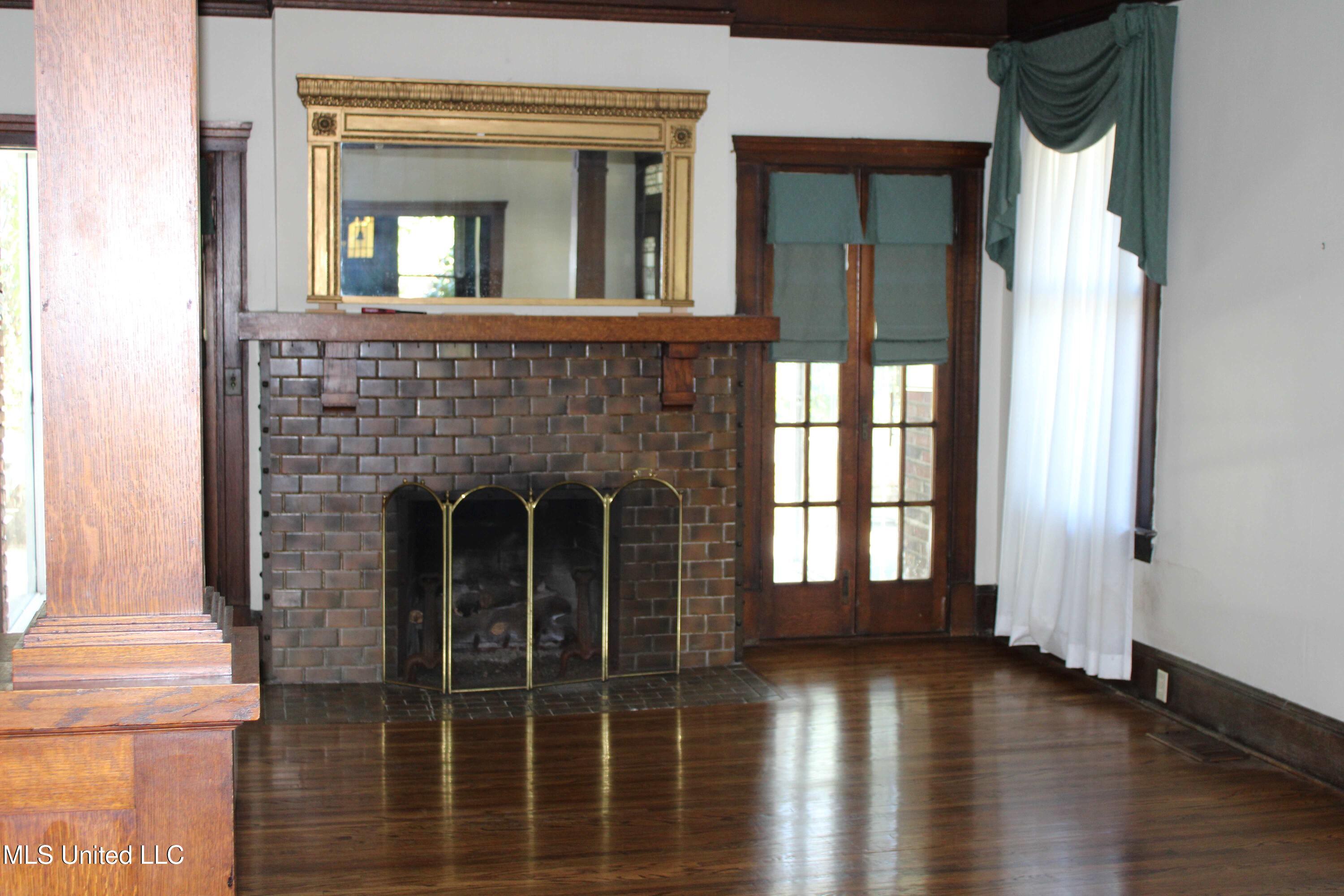 245 E College Avenue Property Photo 2