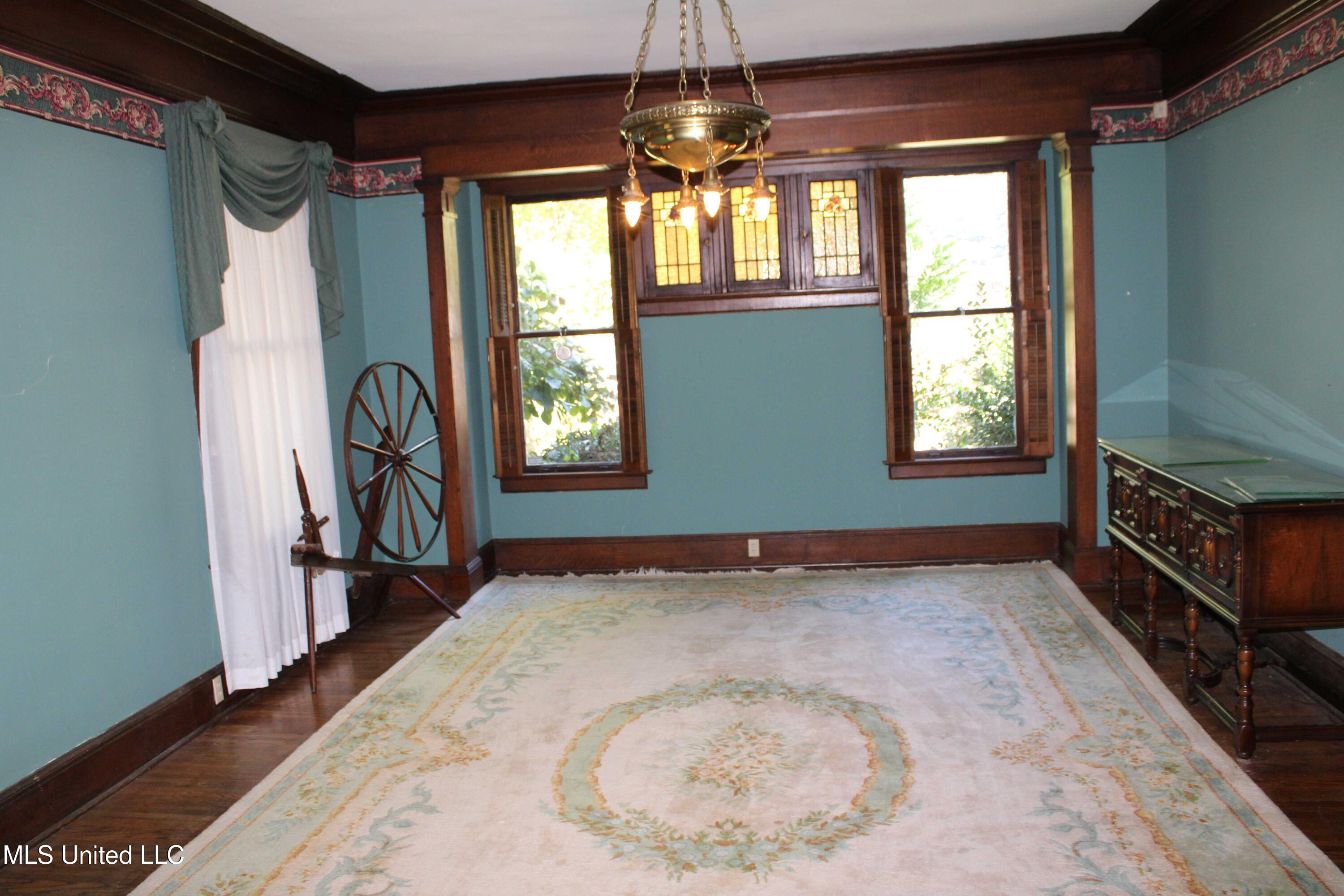 245 E College Avenue Property Photo 3