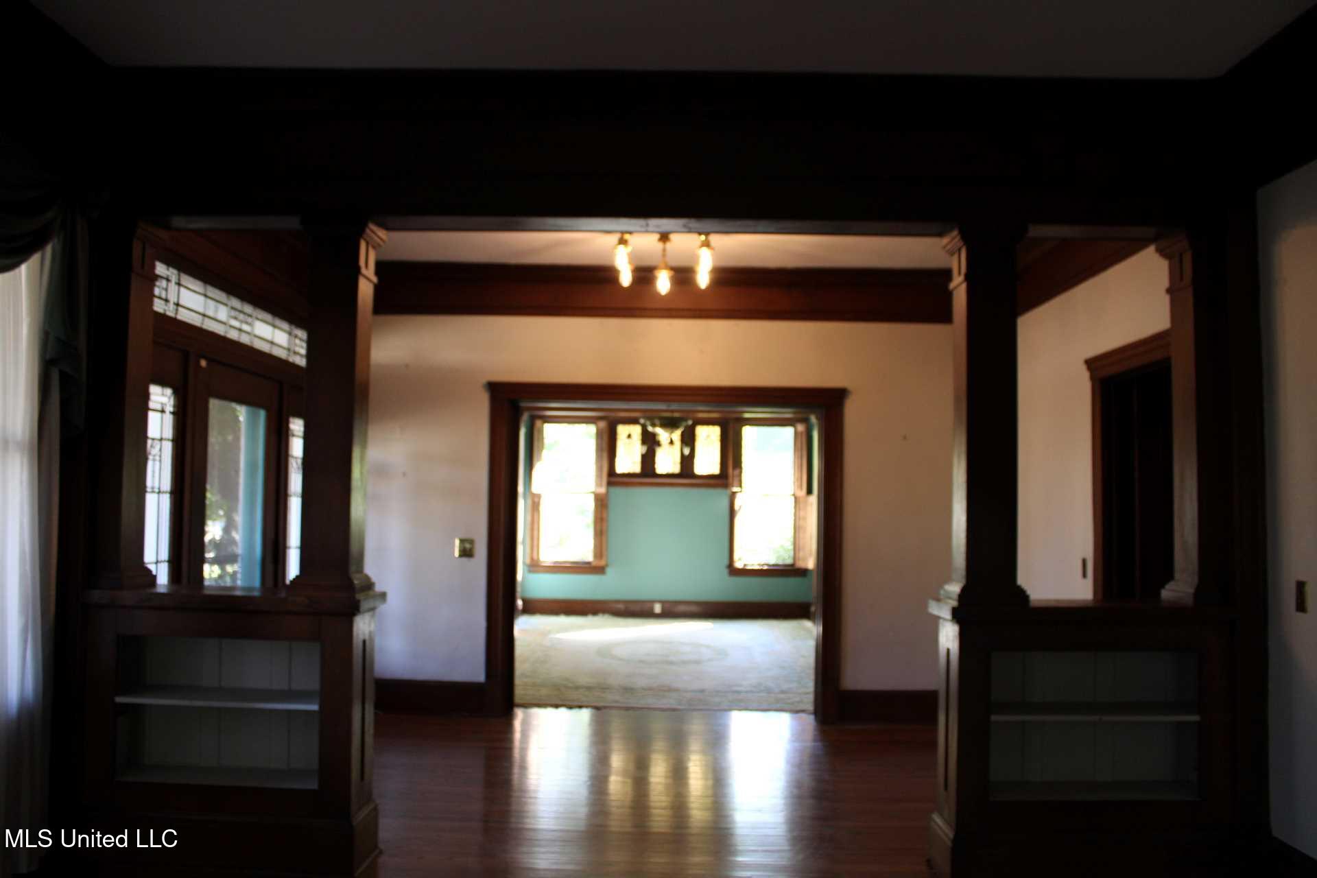 245 E College Avenue Property Photo 5