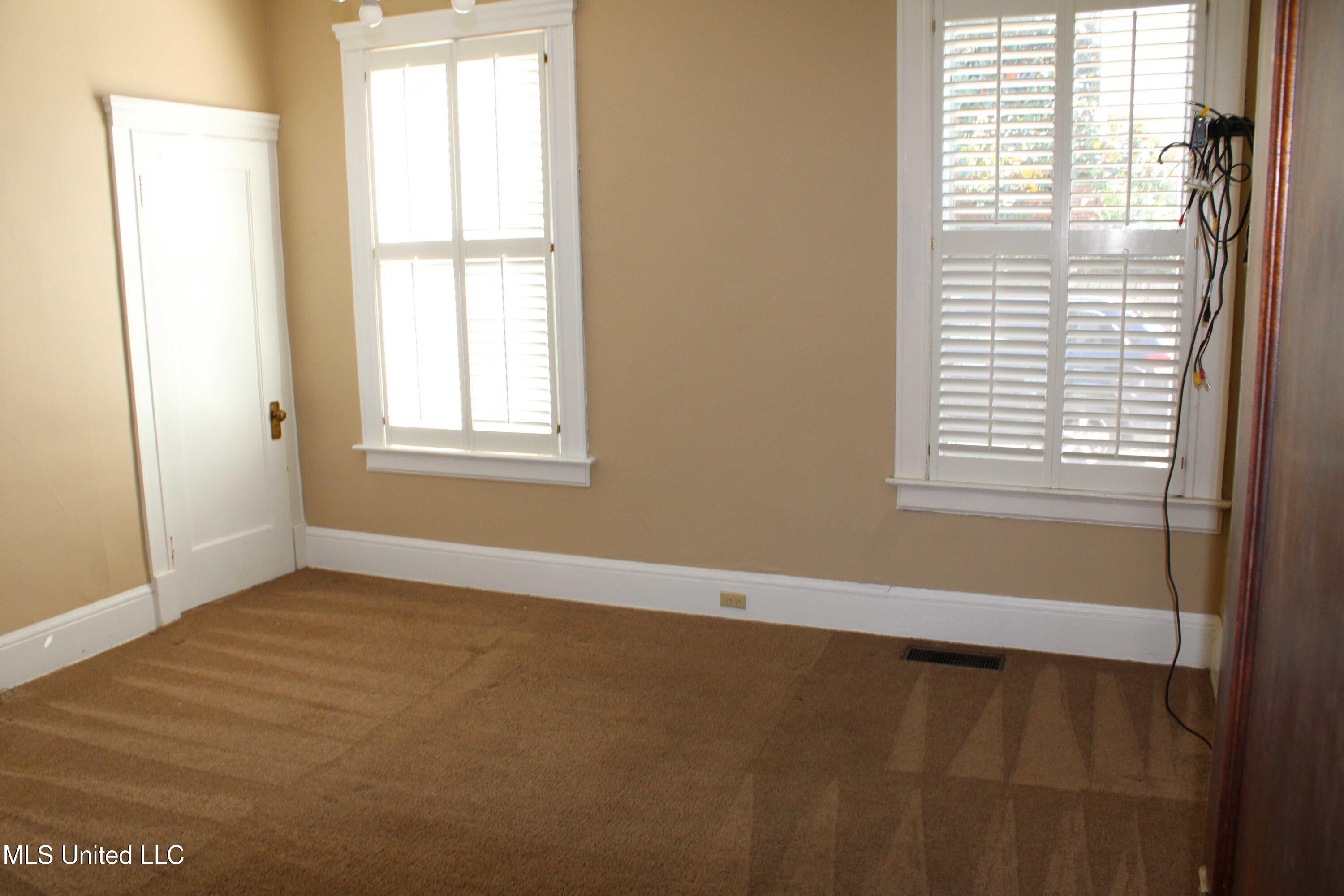 245 E College Avenue Property Photo 7